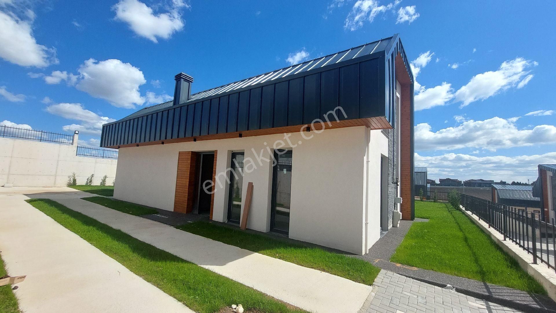 Gölbaşı Karşıyakada Mogan Gölüne Çok Yakın Konumda Satılık Villa