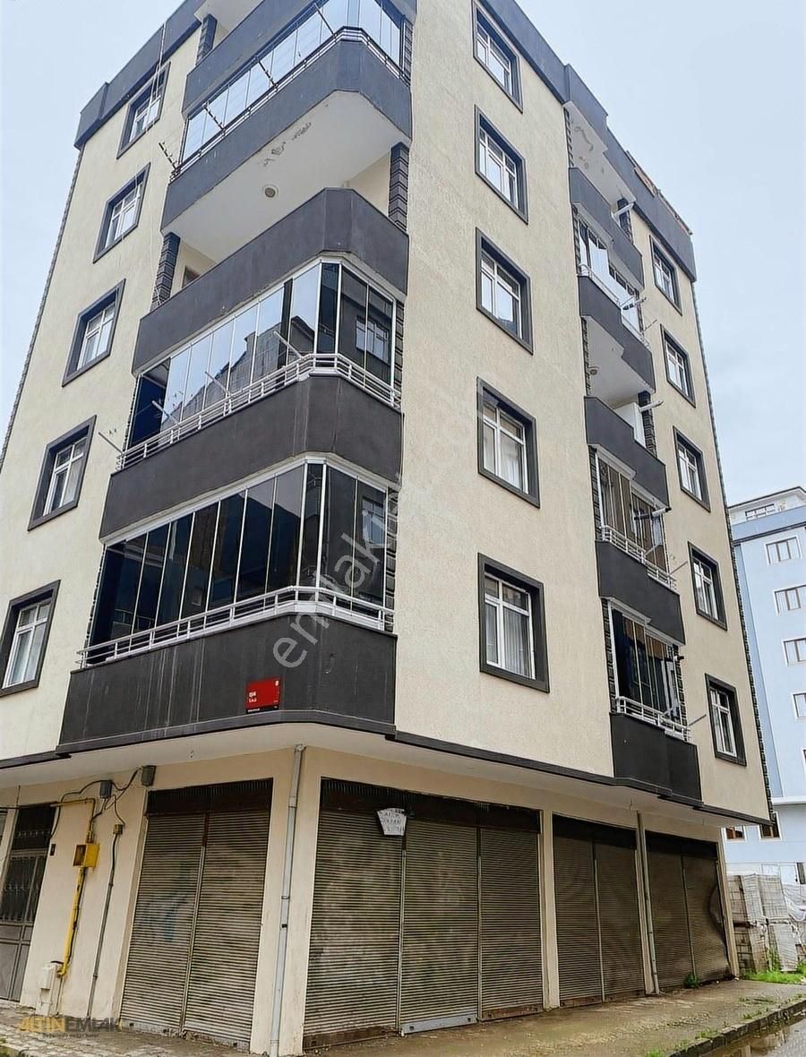 Trabzon Araklı Çarşısında Satılık 3+1 145 M2 Daire