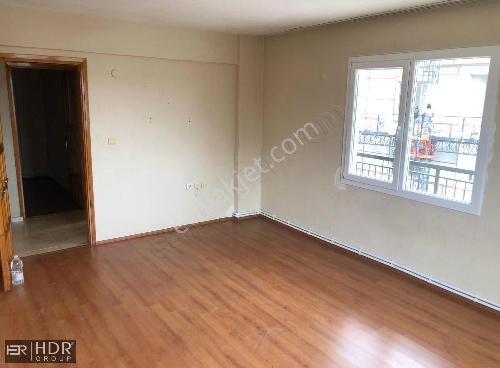 İzmir Küçük Çiğli Mahallesi'nde 3+1 Kiralık Daire