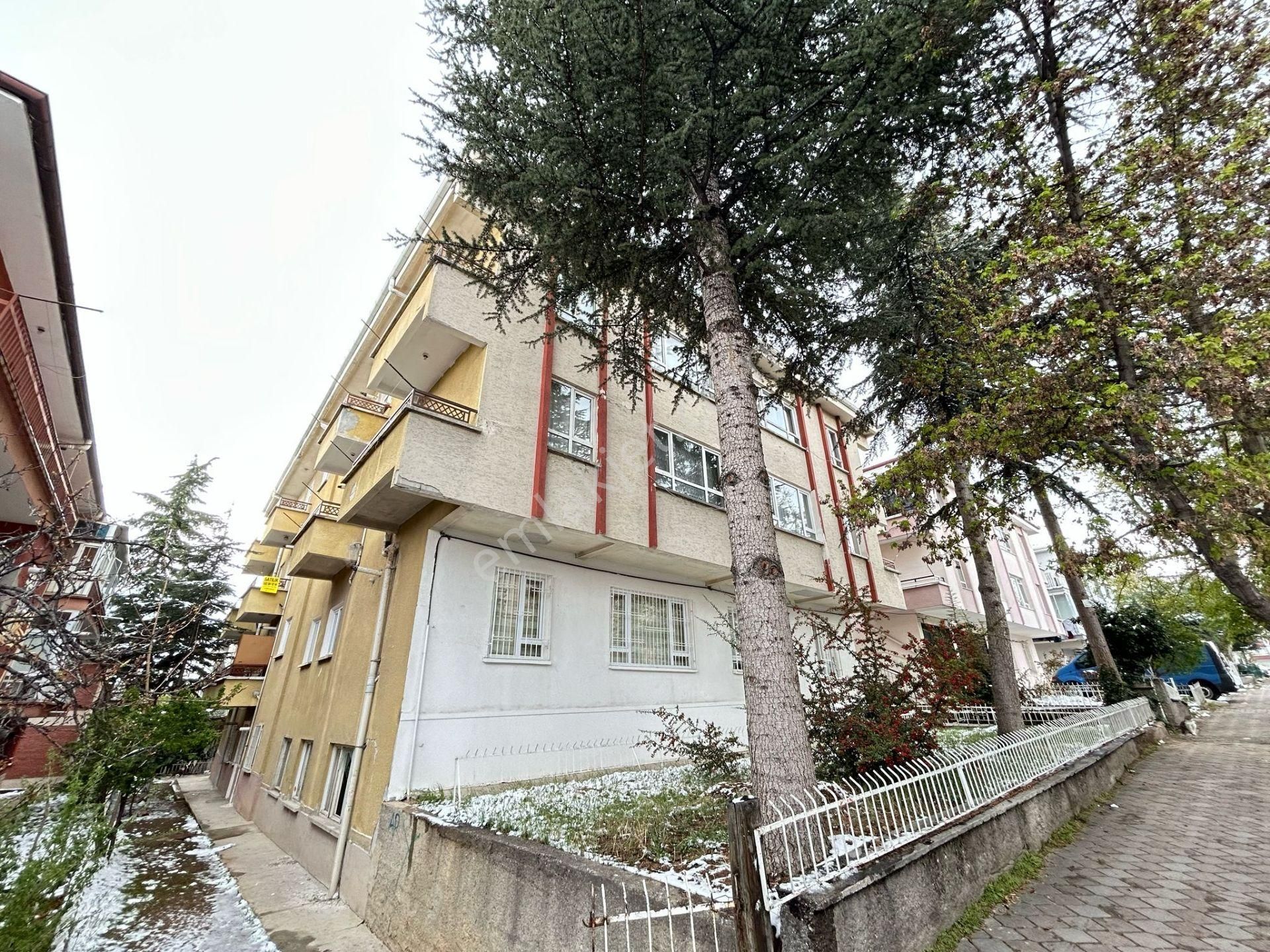 Taner Den Dikmen Sukullu Arasında Çelikkale Sok. 1. Kat Kombili 3+1satılıkdaire