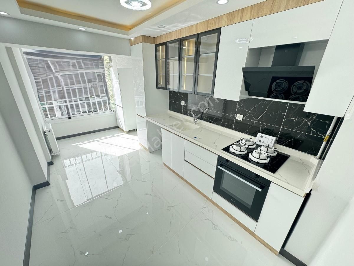 Etimesgut Topçu Mahallesinde Full Yapılı Ara Katta Müthiş Daire