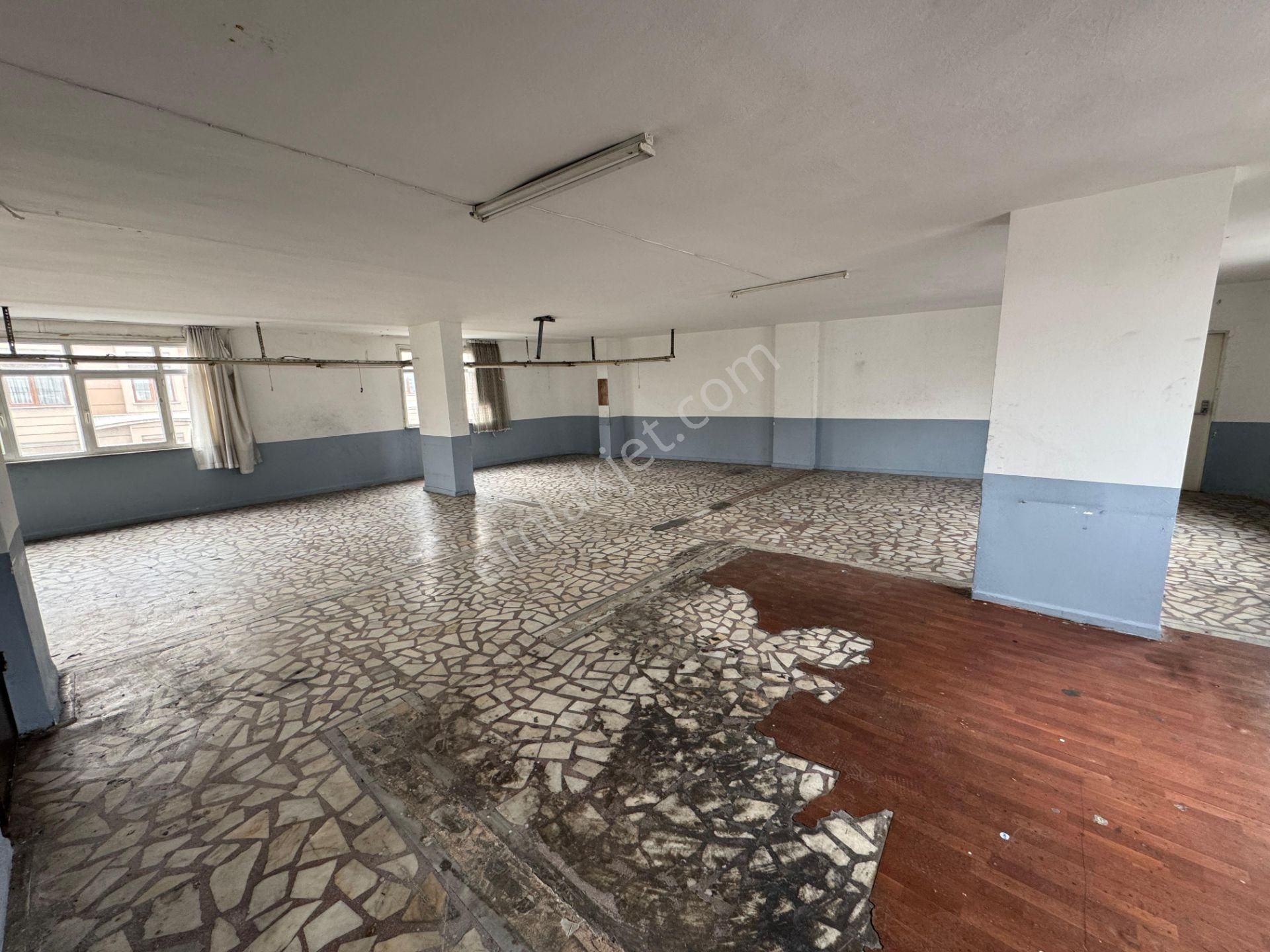 Bahcelievler Mahmutbey Caddesi Üzerinde Kiralık 350 M2 İş Yeri
