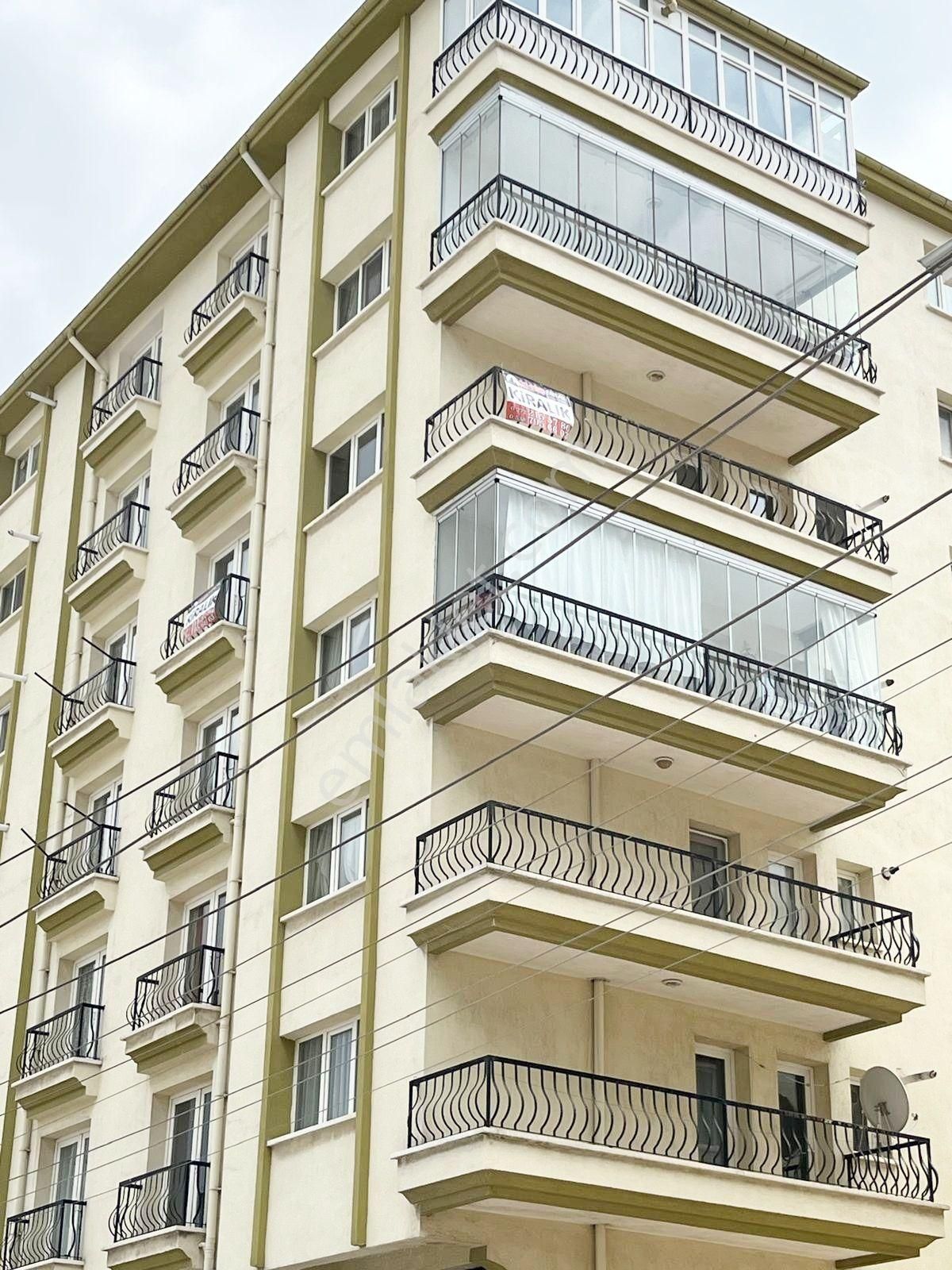 Şekerci Emlak'tan İstiklal Mah. Kiralık 2+1 Daire