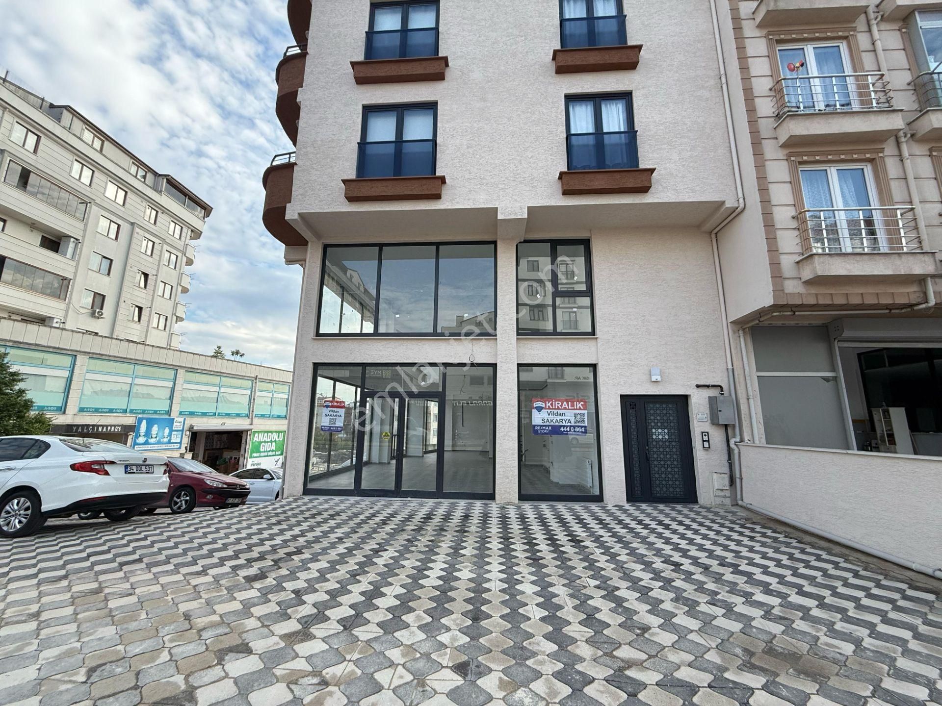 Kocaeli Çayırova Muammer Aksoy Cad.üzeri Kiralık 400 M² Dükkan