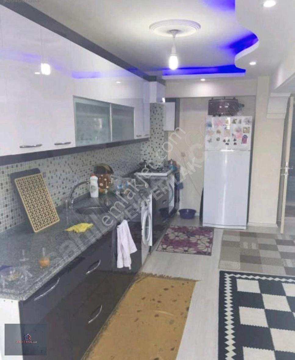 Zeki Emlaktan Muradiyede Pazaryeri Civ. Satılık 3+1 Arakat Daire