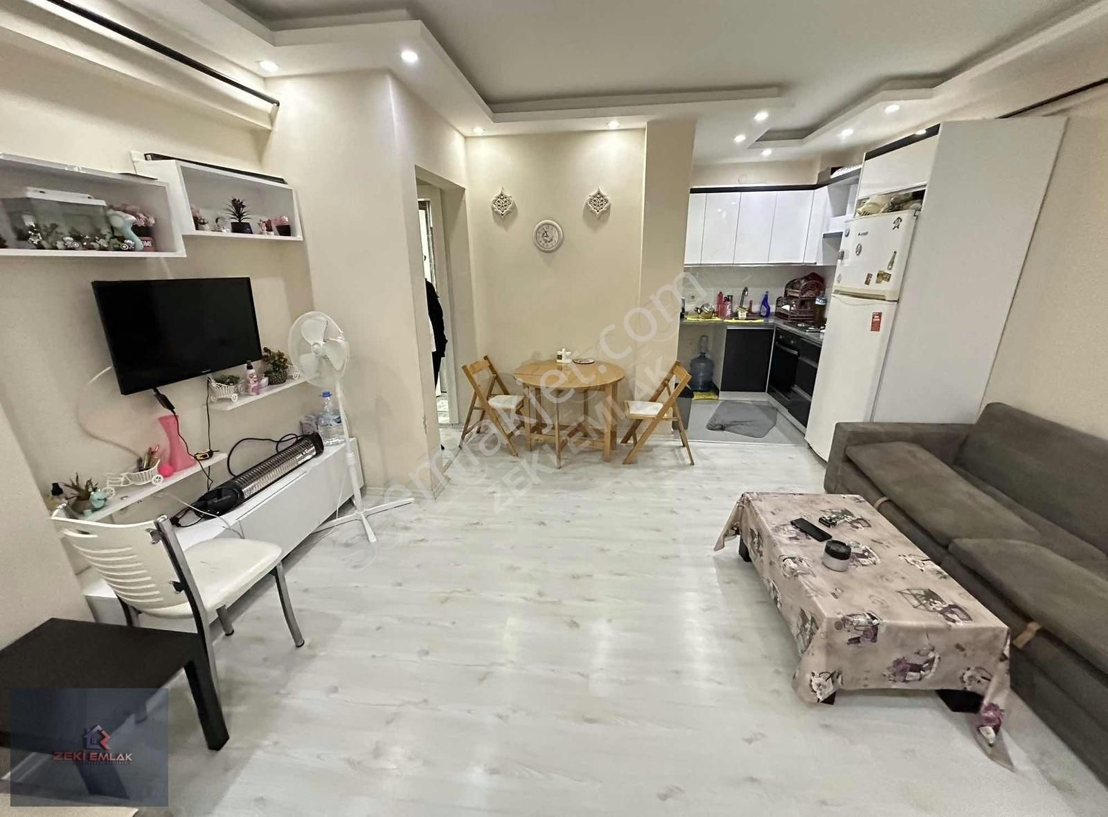 Zeki Emlaktan Muradiyede Cadde Üzeri Eşyalı Satılık Arakat Daire