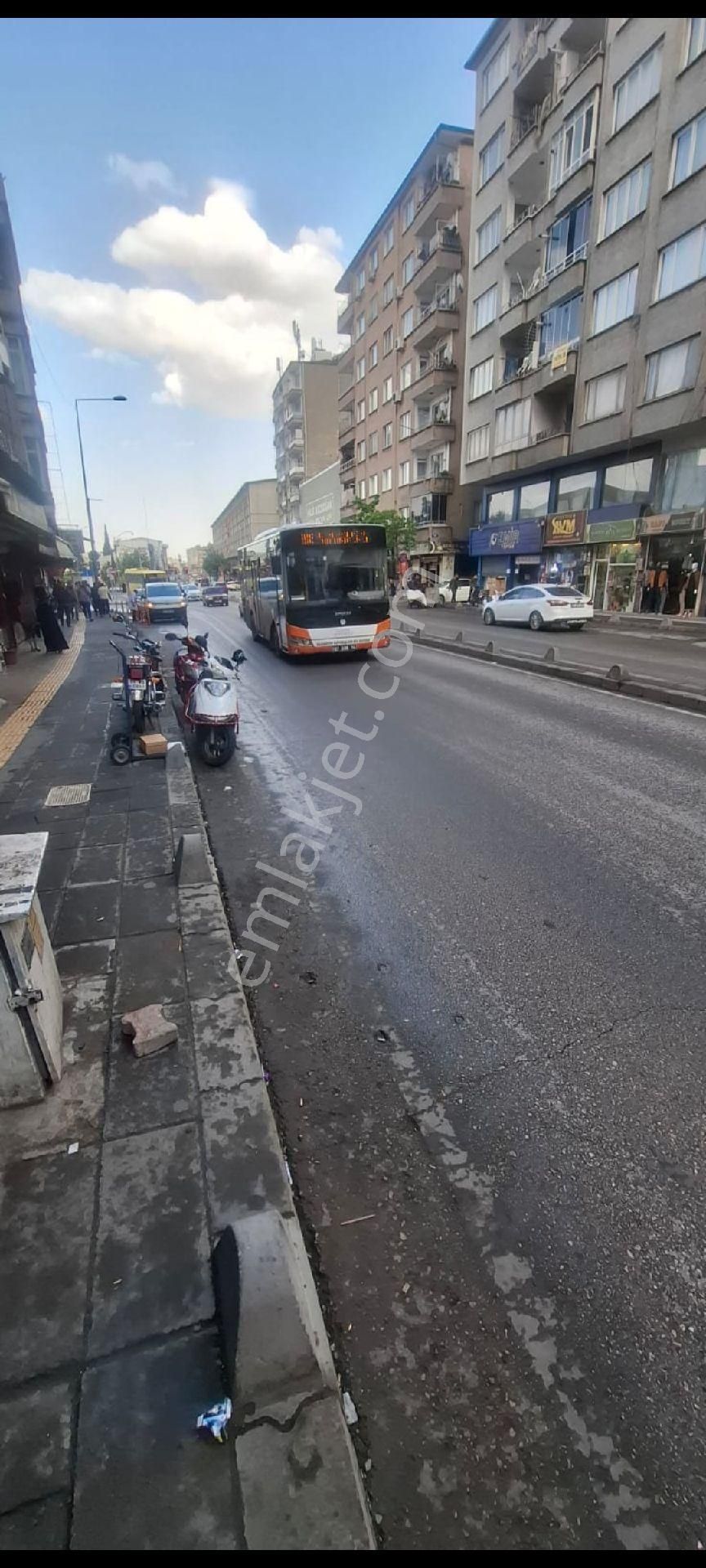 Asil Evim Emlak'tan Satılık Şirehan İnönü Caddesinde 2+1 Geniş Oturumlu Daire