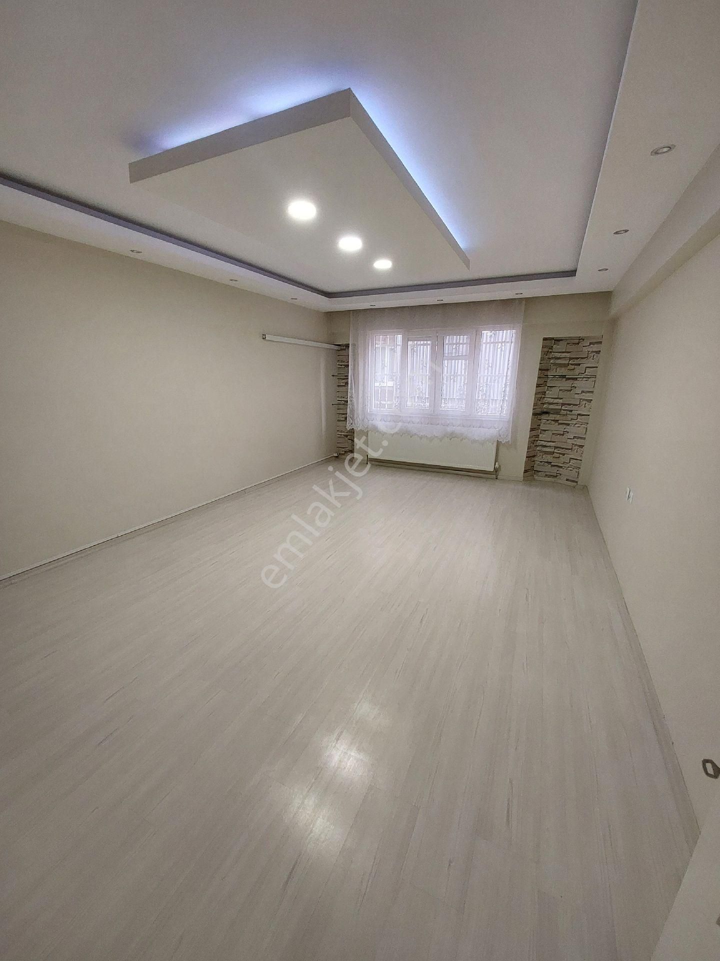 Aydoğdu Mahallesinde Çarşı İçinde 3+1 Çift Balkonlu Doğalgazlı Tadilatlı Daire