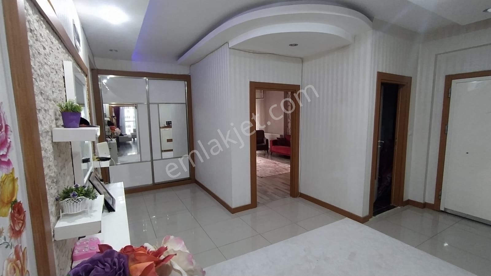 Radison Otel Arkası 75 E Yakın 4+1 Satılık Daire