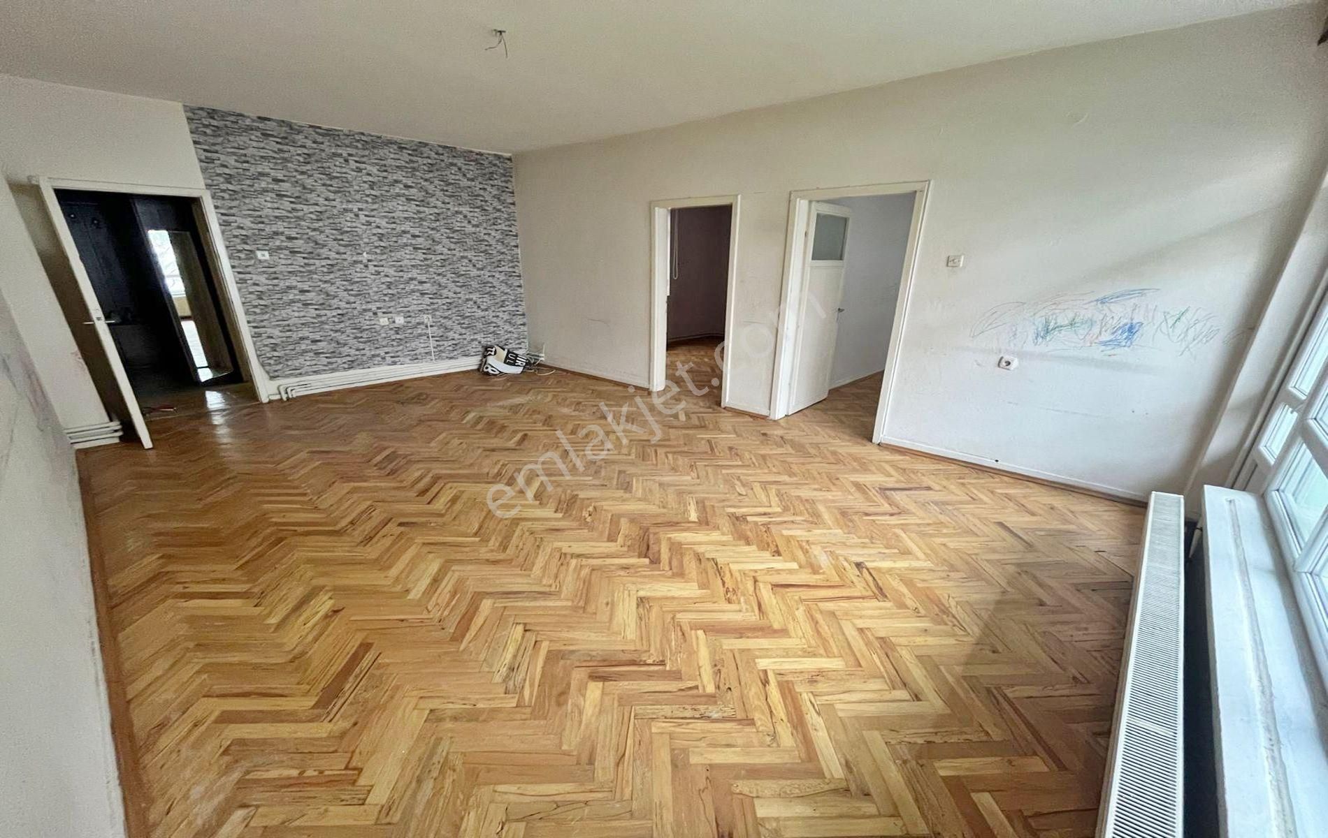 Keçiören Pınarbaşı Mah.de Çölbekler Emlaktan Ara Kattayapılı Satılık 3+1 Daire