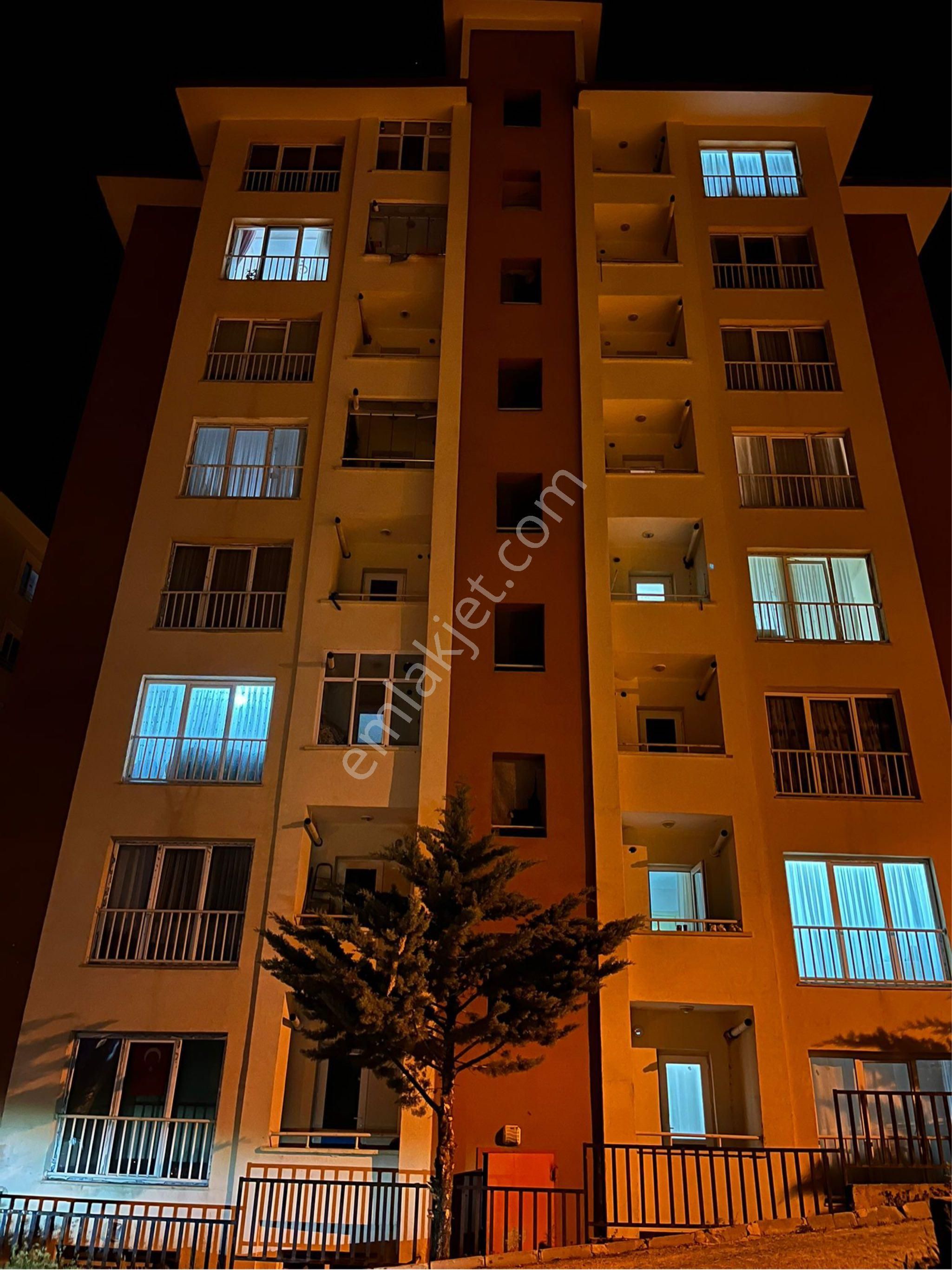 Gümüşhane Merkez Özcan Mahallesi 3. Kat Toki Konutları