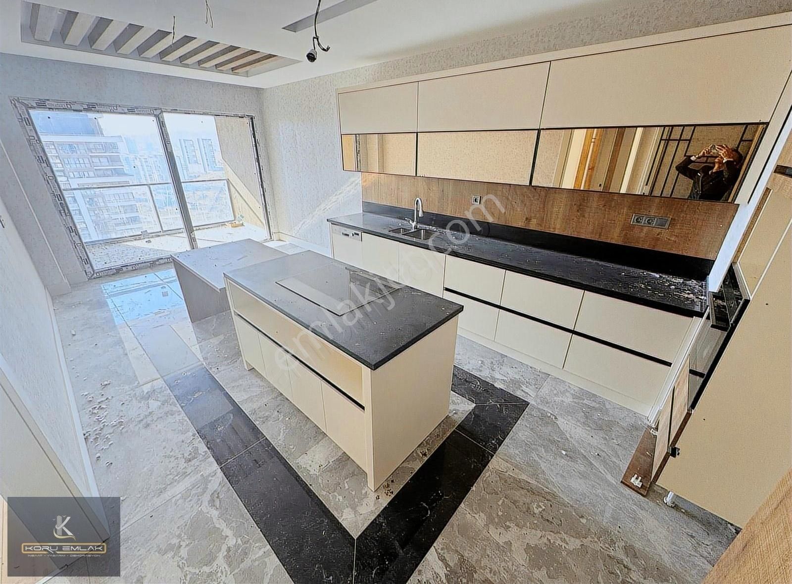 Ödüllü Projede Göl Manzaralı Ultra Mega Lüks 5+1 Loft Daire