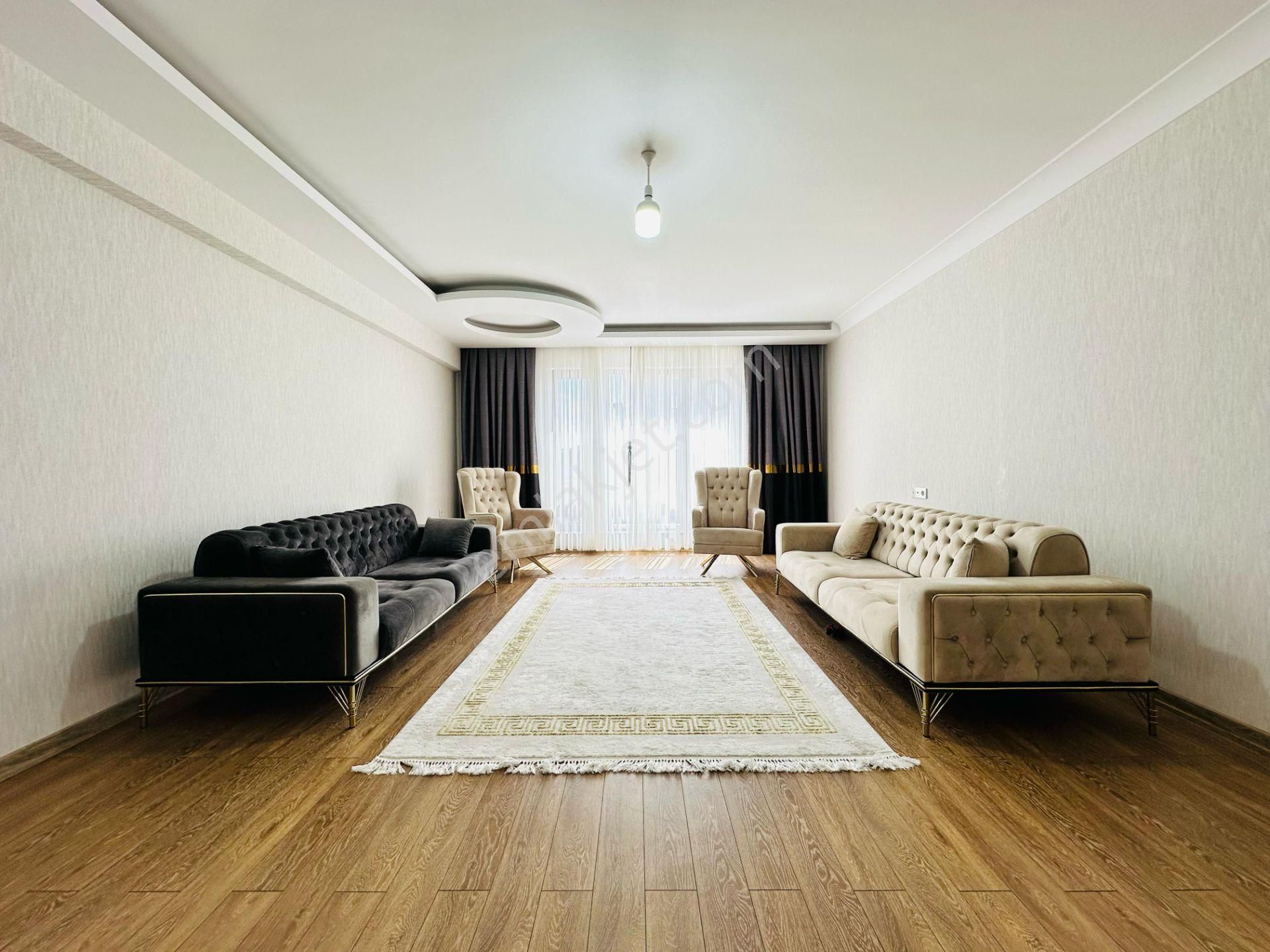 Nasip Emlak'tan Teras Balkonlu Giyinme Odalı Ultralüx Site'de 4+1 Daire