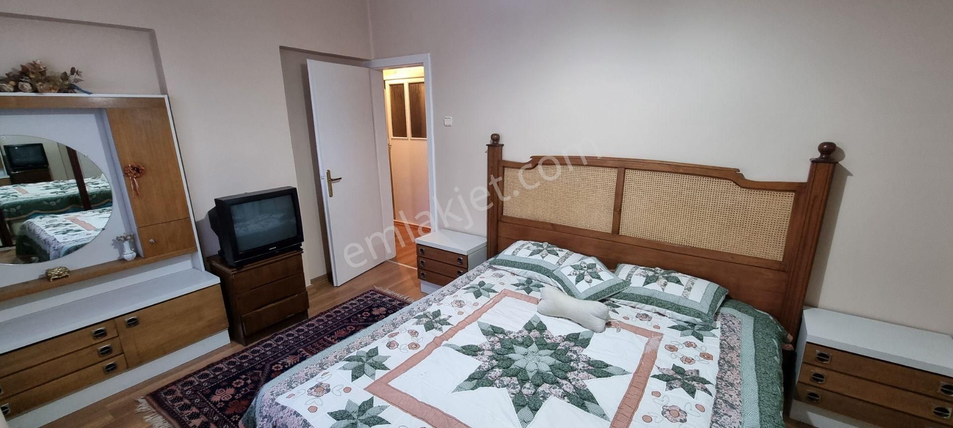 Tunalı Hilmi'ye Yakın Otoparklı Mobilyalı 3+1 Kiralık Daire