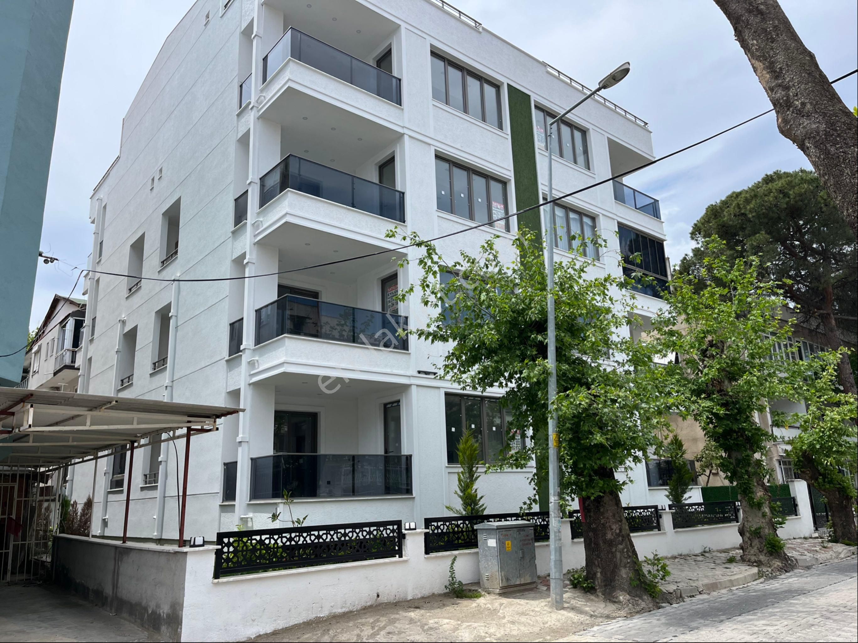 Akçay Çamlıyol Caddesinde Muhteşem 1+1 Daire