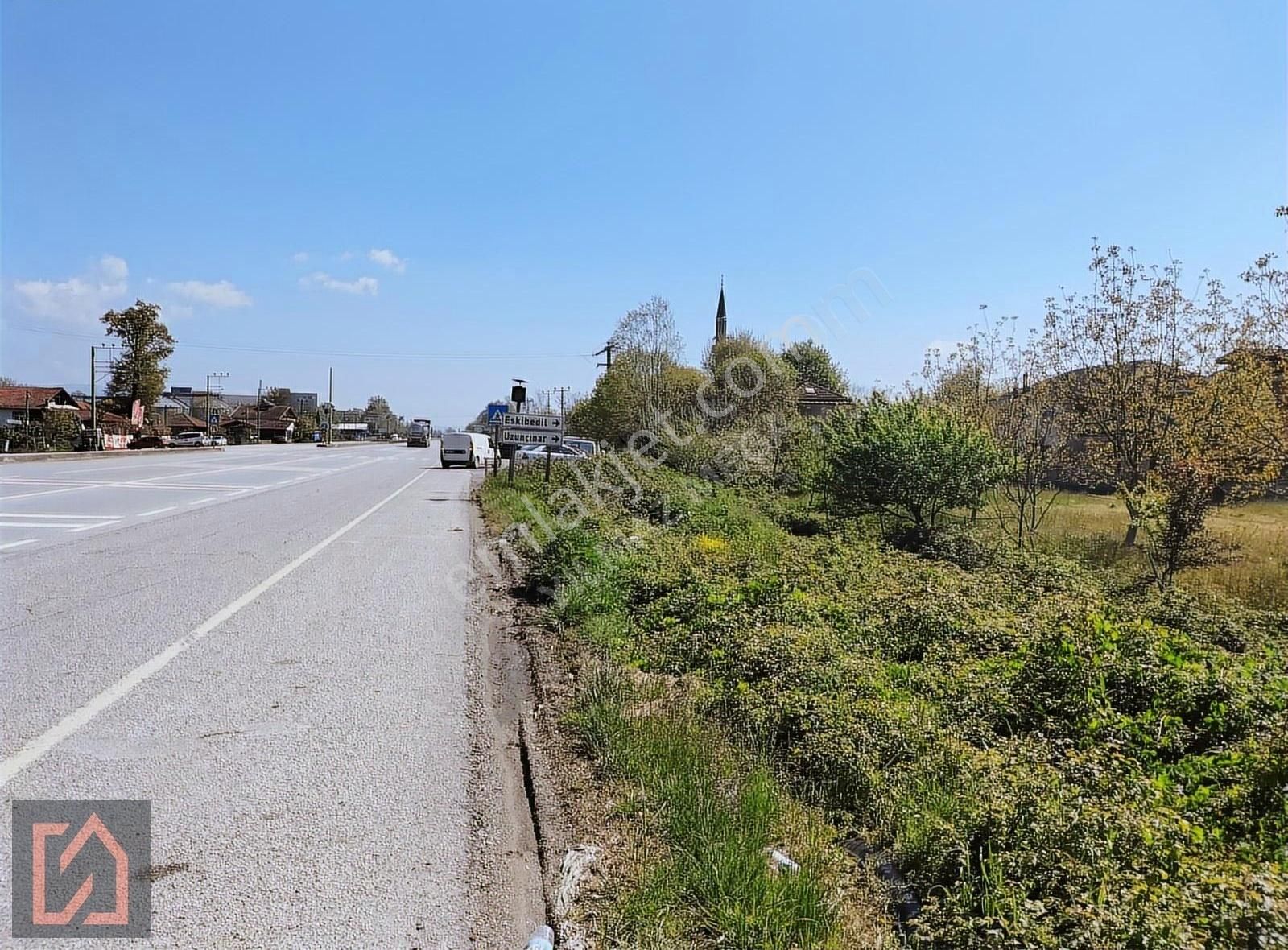Yılmaz Mega'dan E-5 Kenarı Köşe Parsel Köy İmarlı Arsa