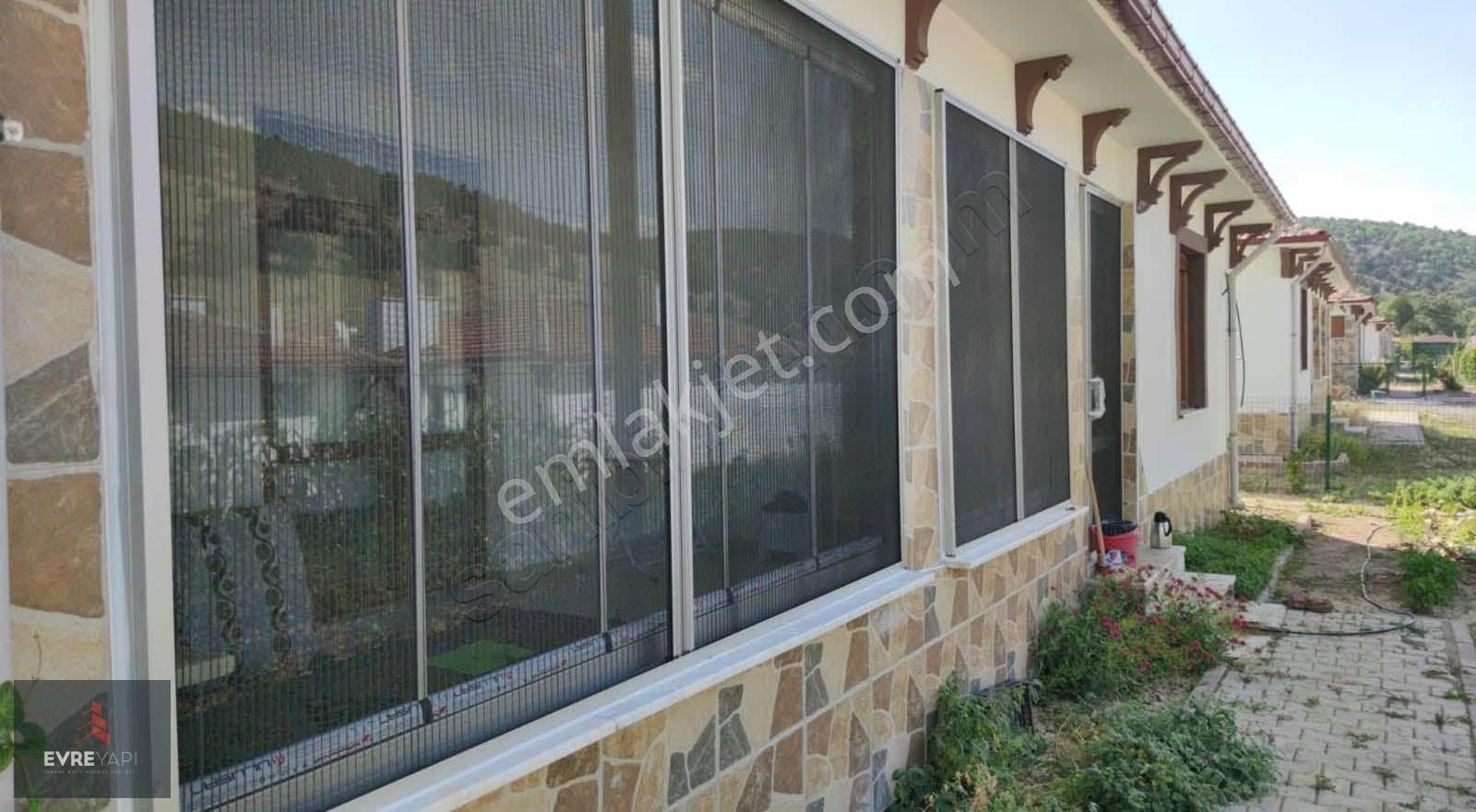 Evre Yapı'dan Sefaköyde Satılık 2+1 Bahçeli Ev