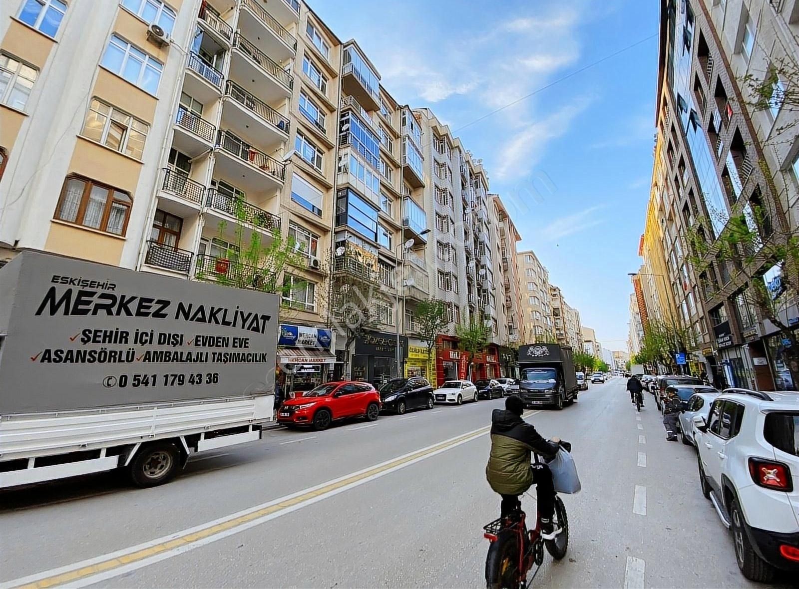 Çırağan Emlak'tan Sakarya 1 Caddesi Üzerinde Bakımlı 3+1 Daire