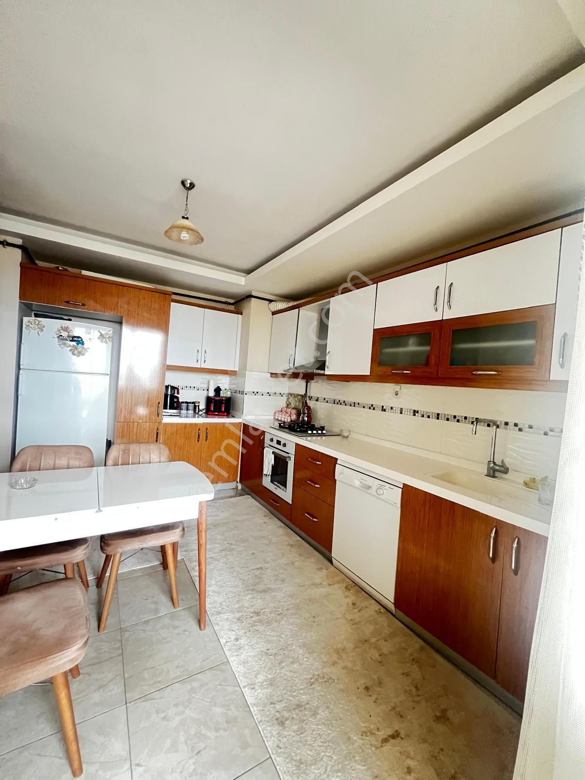 Elisa Gyo/ İldem D 3+1 Giyinme Odalı Ebeveyn Banyolu Ara Kat Tapulu Ful Yapılı Satılık Daire