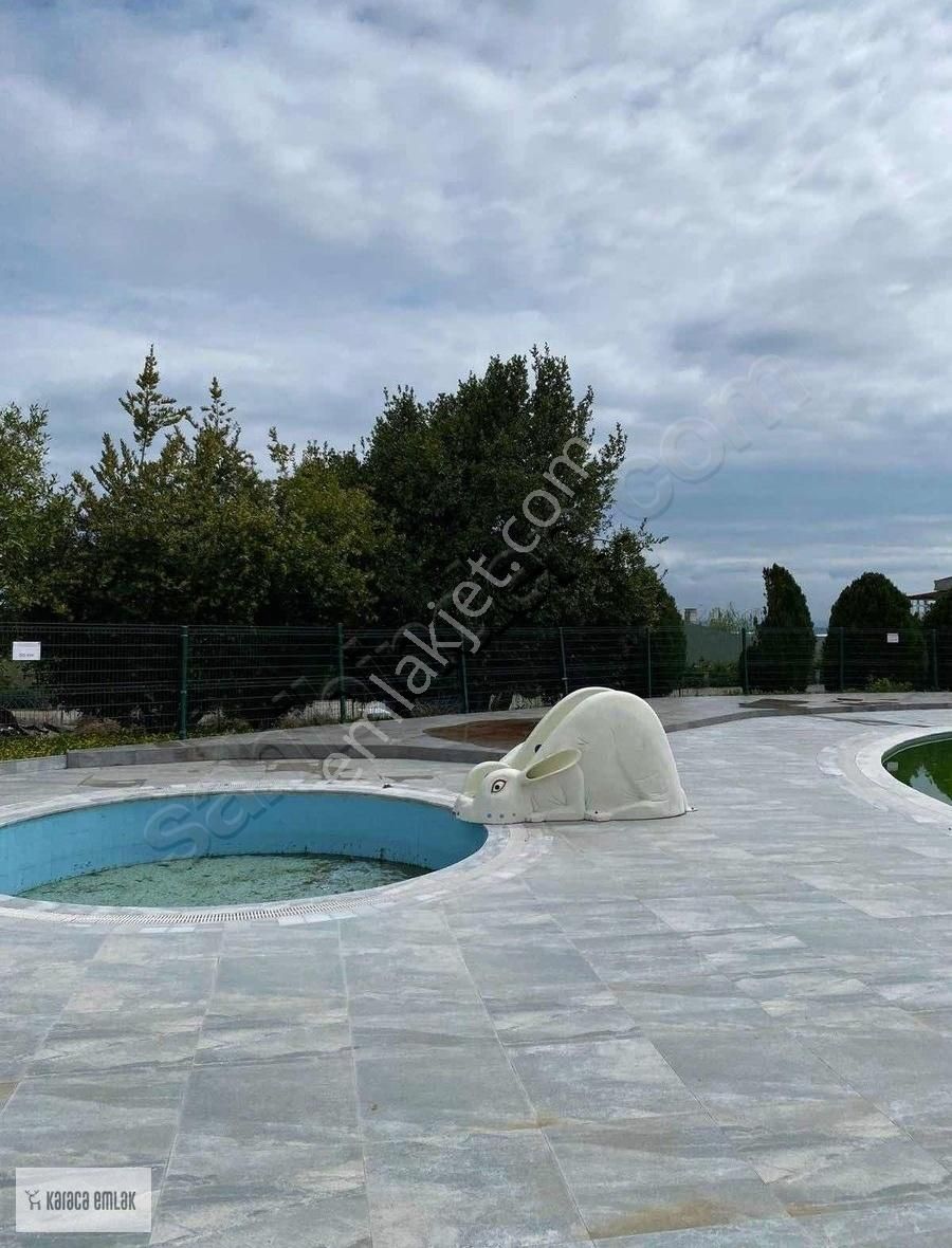 Çatalca İzzettin Köyde Ceylan Kent Tatil Sitesinde Satılık Villa