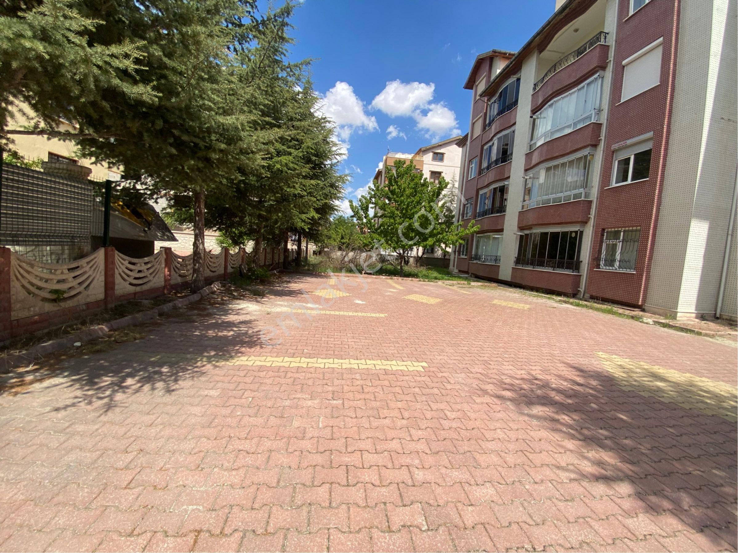 Hüsamettin Çelebi Mahallesi | Kent Plaza Yakını | Geniş Ve Ferah 4+1 Ara Kat Daire!