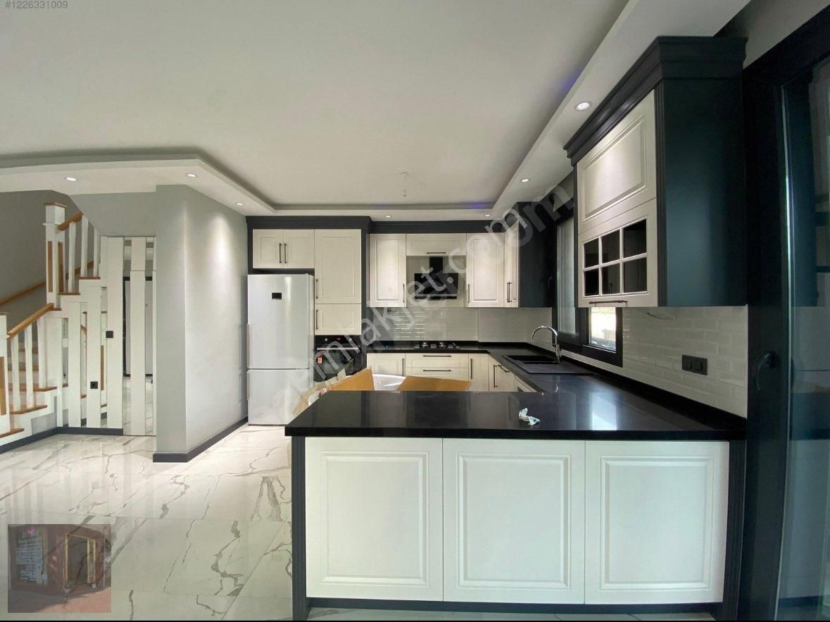 Güçlü Kardeşler Altınoluk Merkezde Tam Müstakil Ultra Lüks Fırsat Villa - Görsel 14