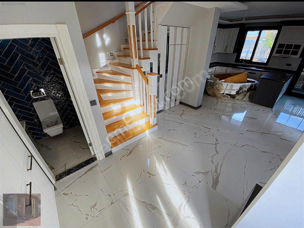 Güçlü Kardeşler Altınoluk Merkezde Tam Müstakil Ultra Lüks Fırsat Villa - Görsel 11