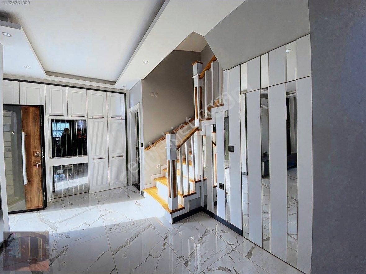 Güçlü Kardeşler Altınoluk Merkezde Tam Müstakil Ultra Lüks Fırsat Villa - Görsel 16