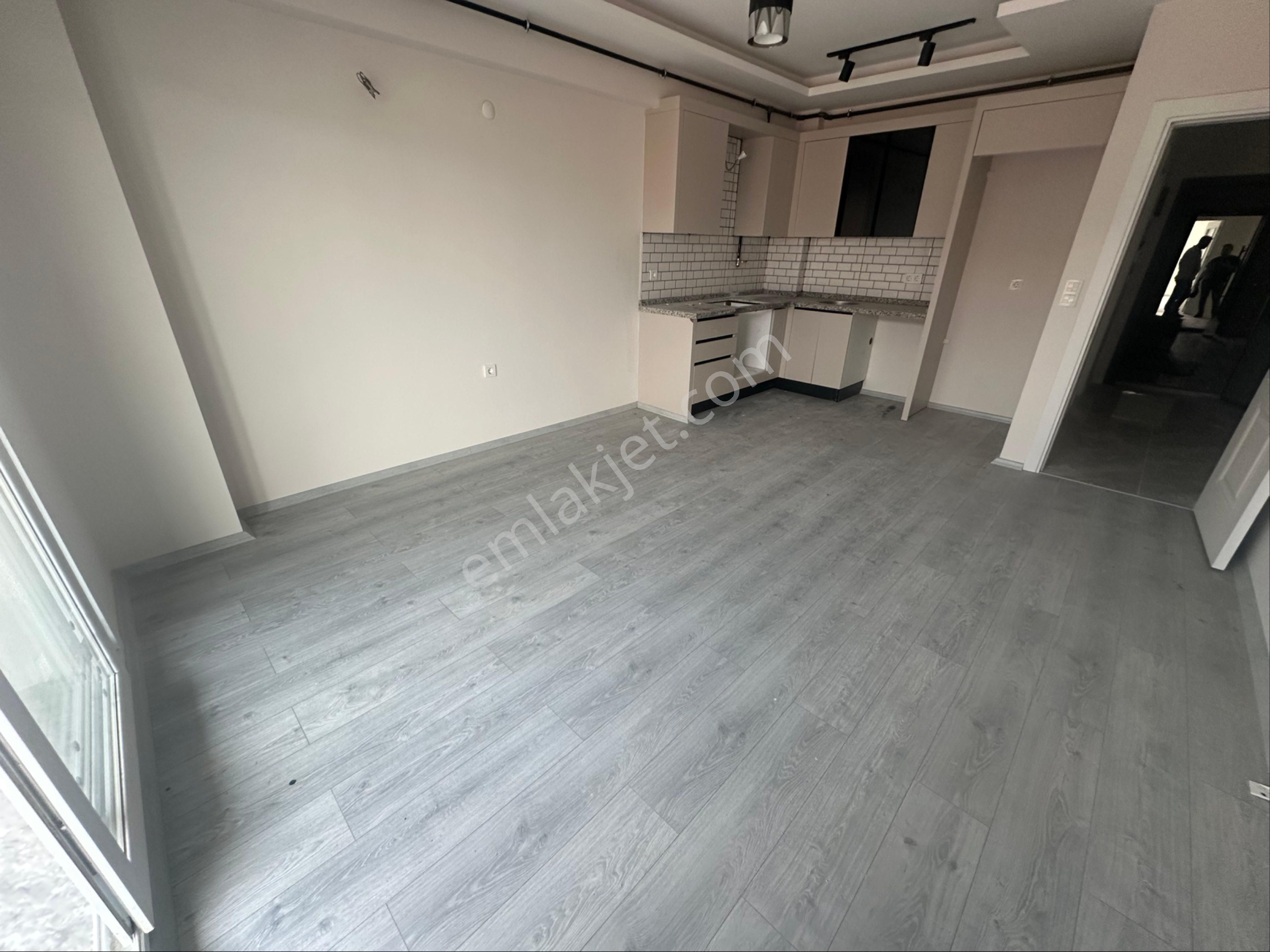 2+1 Daire Menemen Esatpaşa Mah İzban Yanı