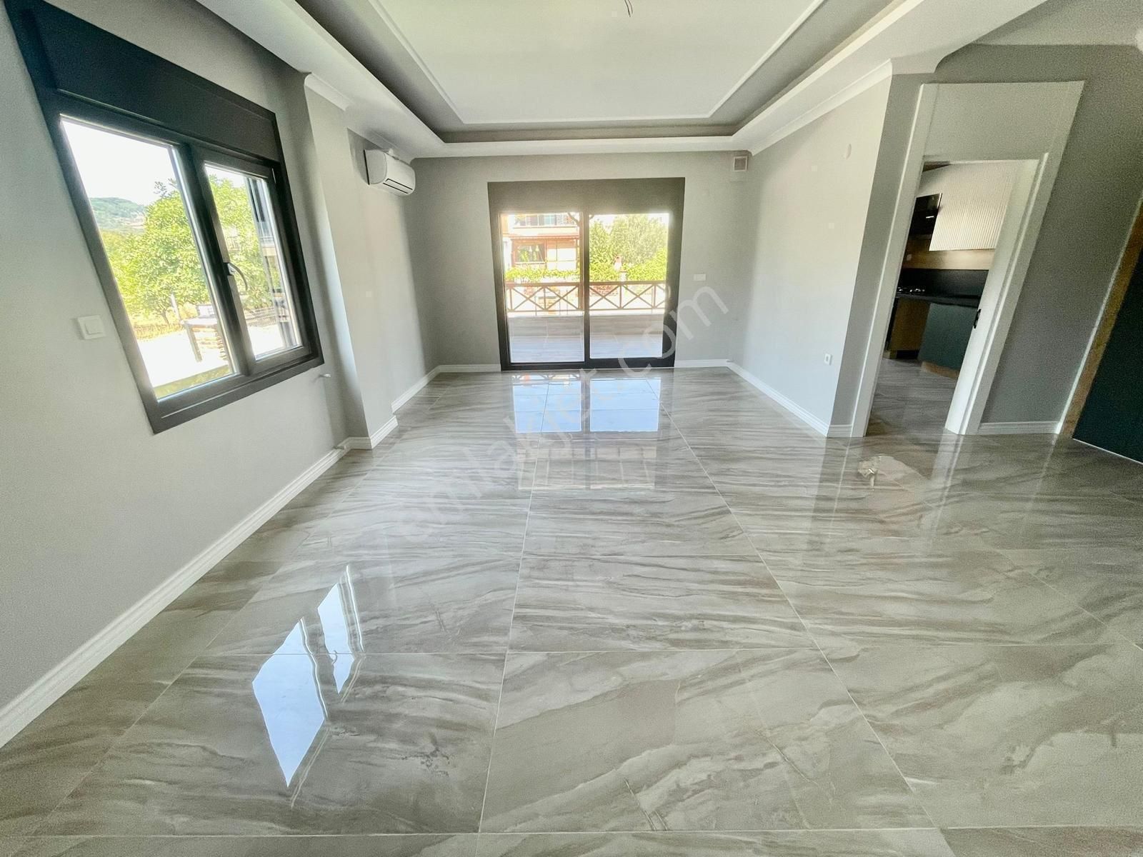 Güçlü Kardeşler Denize 300 Metre 4+1 Lüks Trıblex Villa - Görsel 7