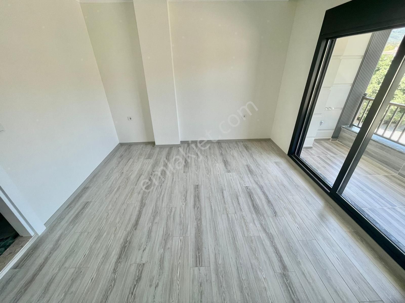 Güçlü Kardeşler Denize 300 Metre 4+1 Lüks Trıblex Villa - Görsel 18
