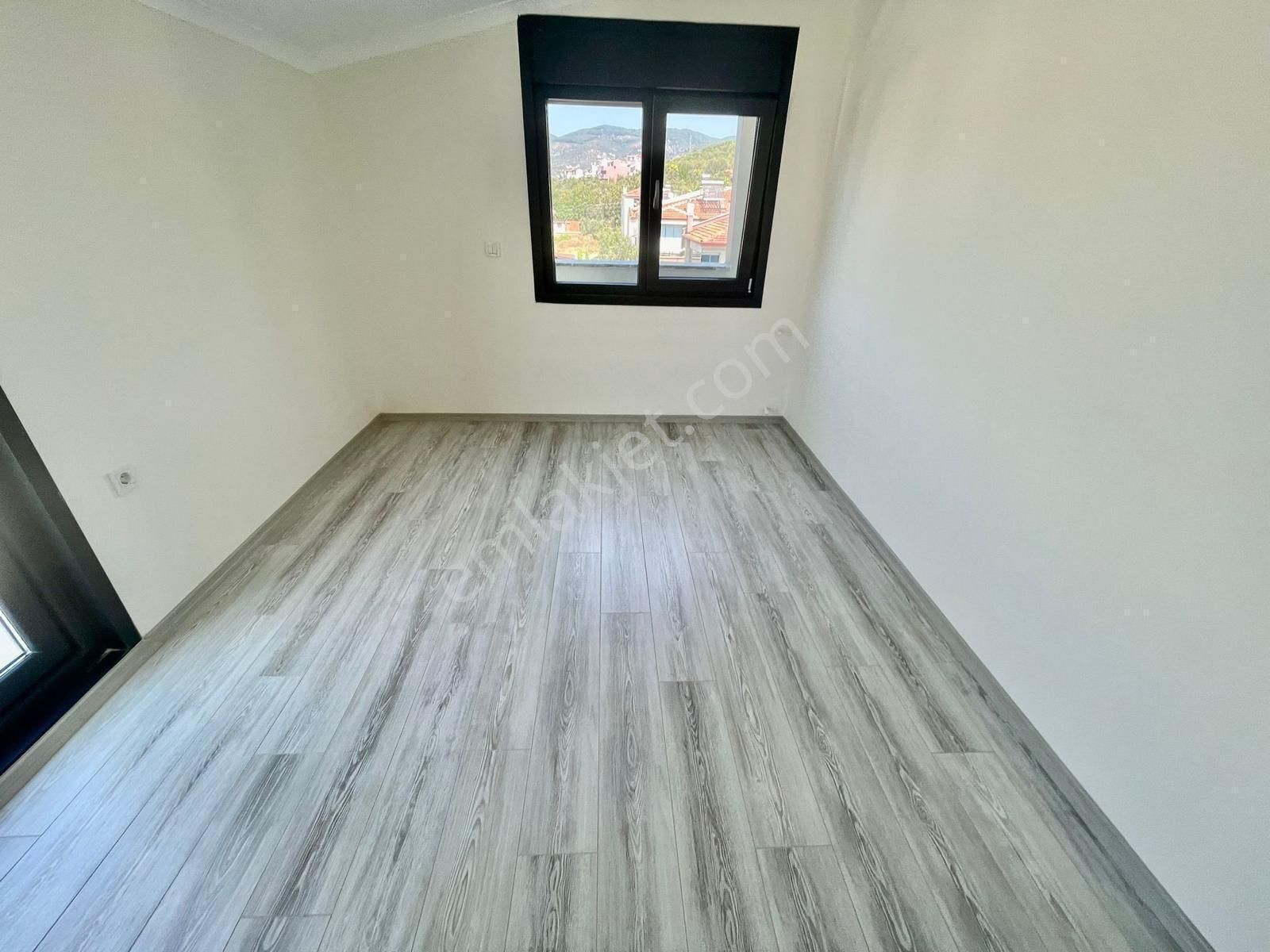 Güçlü Kardeşler Denize 300 Metre 4+1 Lüks Trıblex Villa - Görsel 23