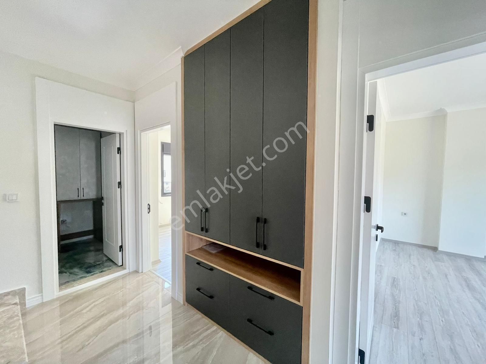 Güçlü Kardeşler Denize 300 Metre 4+1 Lüks Trıblex Villa - Görsel 17