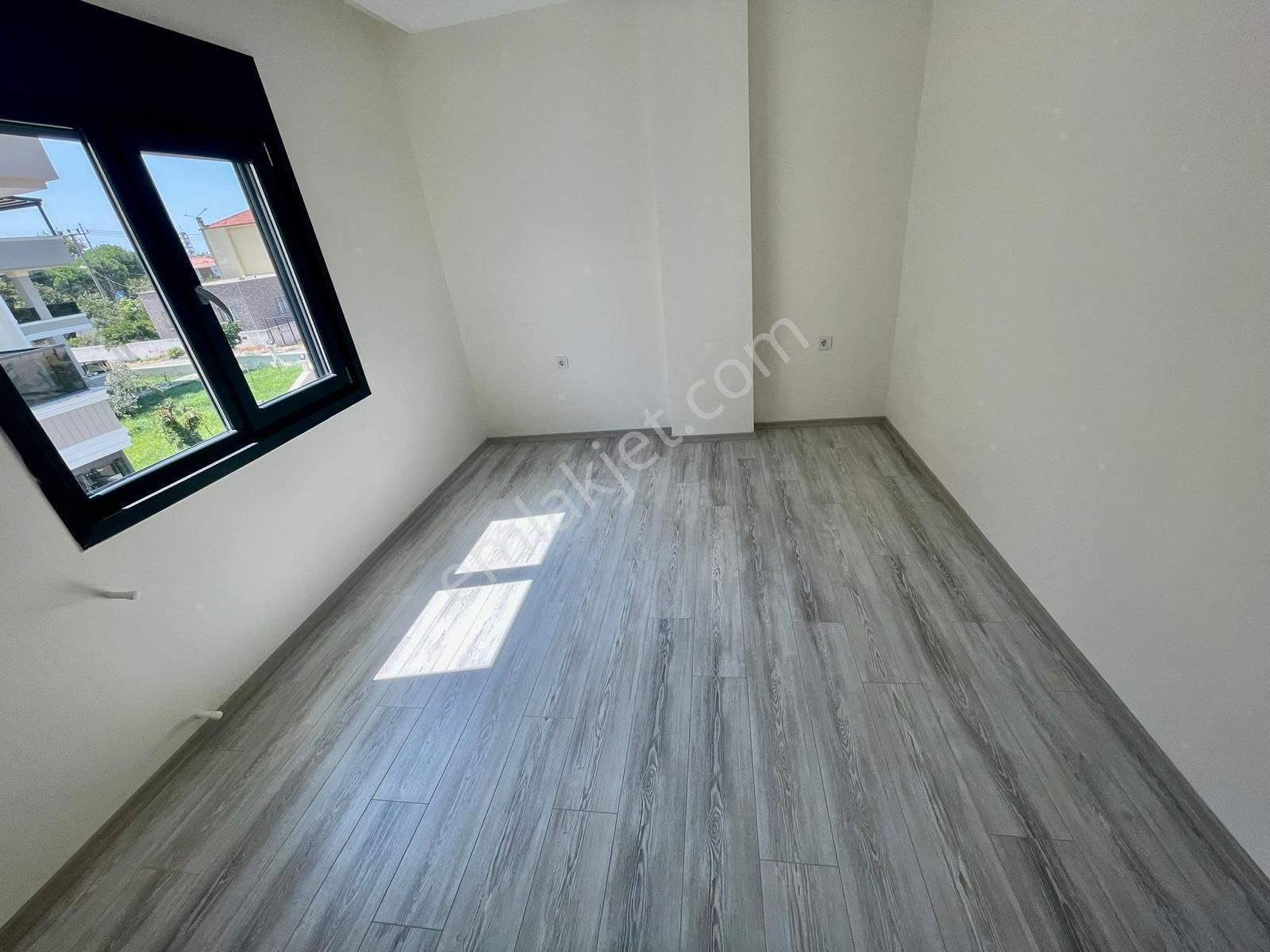 Güçlü Kardeşler Denize 300 Metre 4+1 Lüks Trıblex Villa - Görsel 24