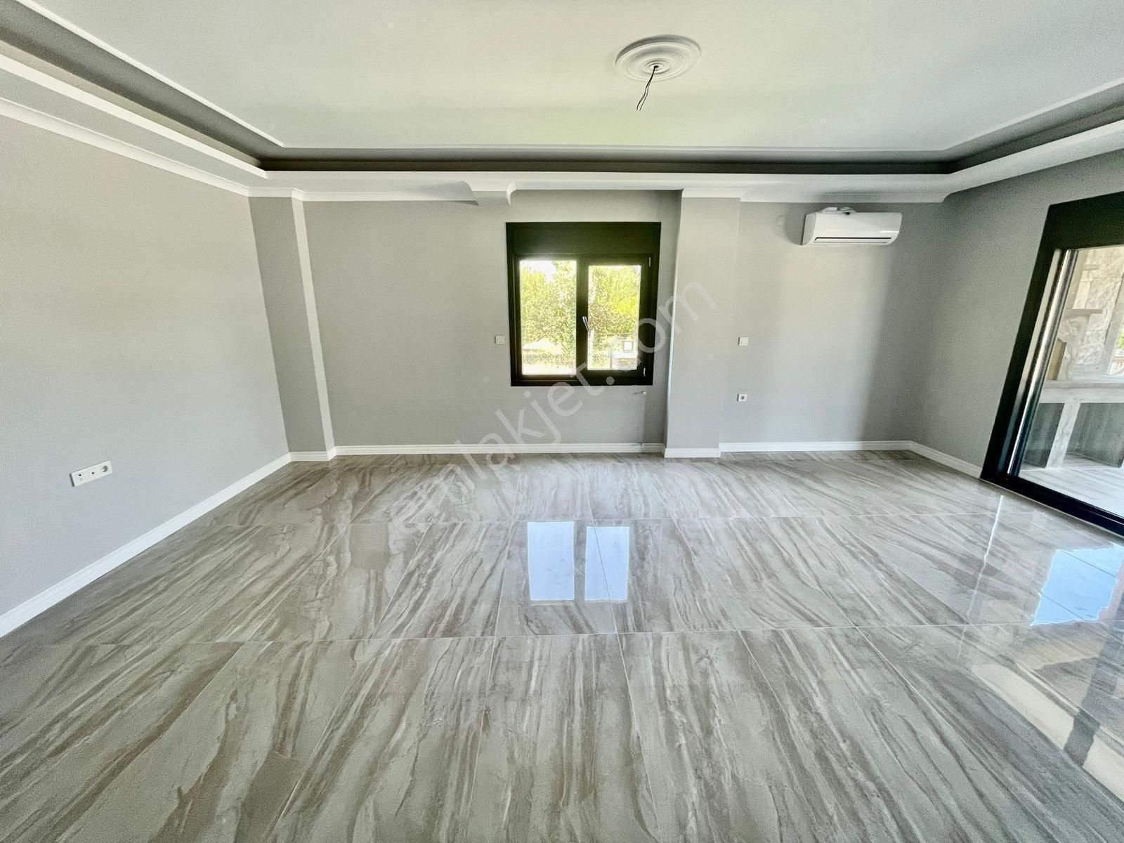 Güçlü Kardeşler Denize 300 Metre 4+1 Lüks Trıblex Villa - Görsel 5