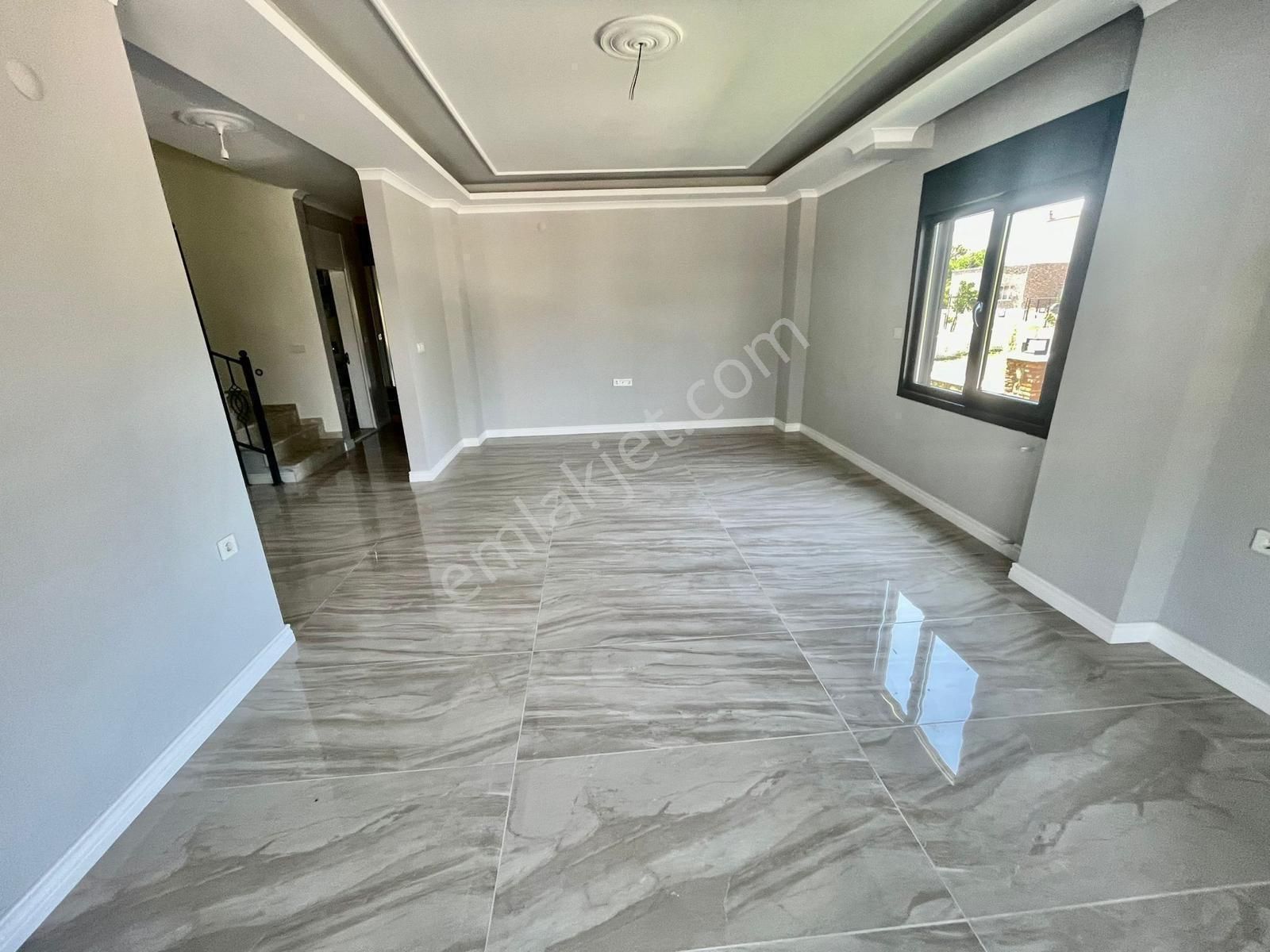 Güçlü Kardeşler Denize 300 Metre 4+1 Lüks Trıblex Villa - Görsel 8