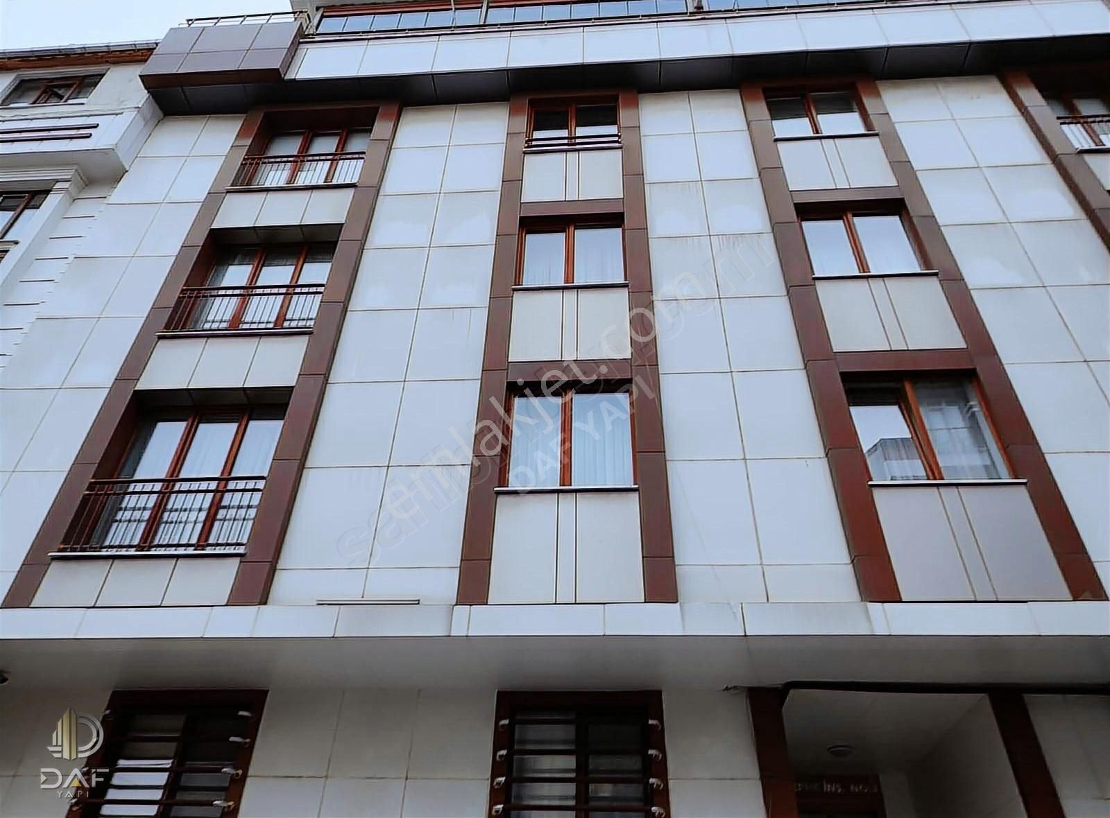 Arnavutköy Merkezde Cadde Pazar Saglıkkurumlarının Yanında Fırst