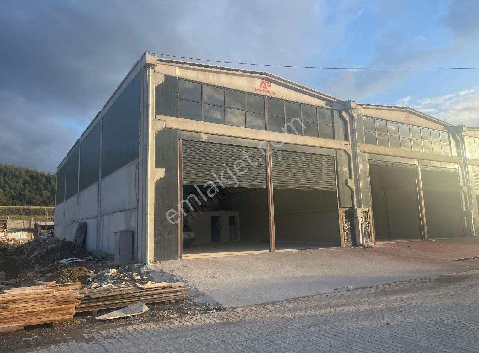 Osmaniye Bahçe İlçesinde Sanayi De İş Yeri