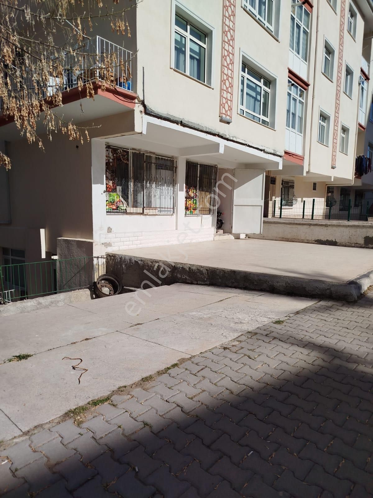 Abidinpaşa'da 55m2 Wc'li Kiralık Dükkan