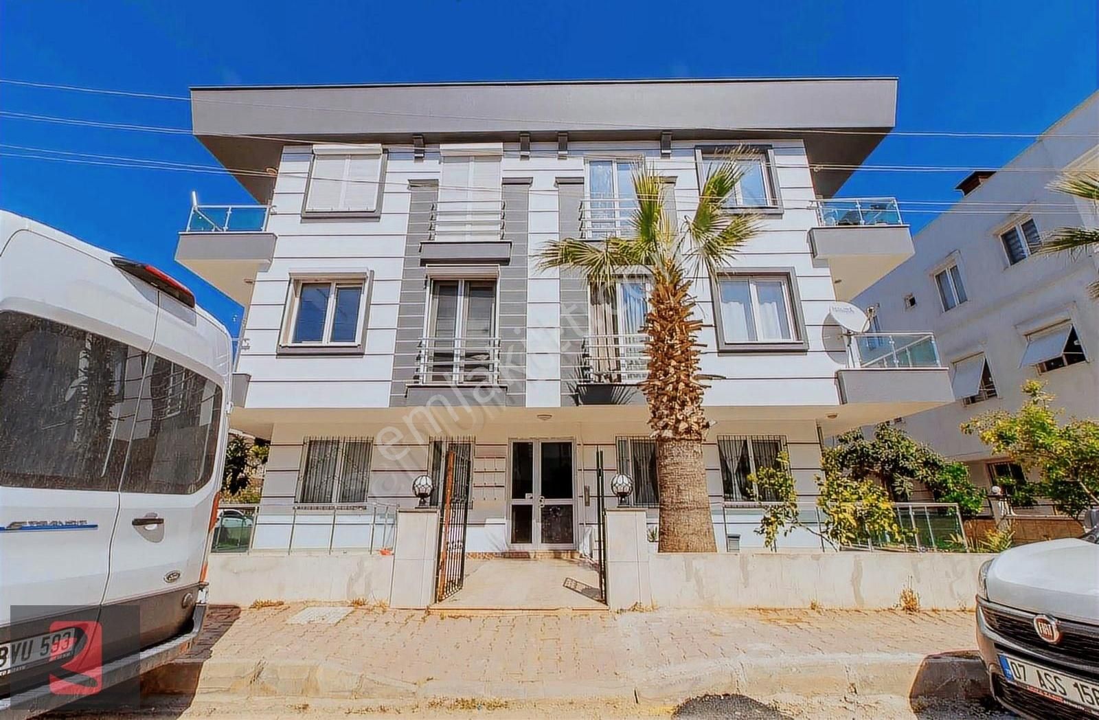 Kübra Yeşiltepe'den Satılık Ayrı Mutfaklı Katta 2+1