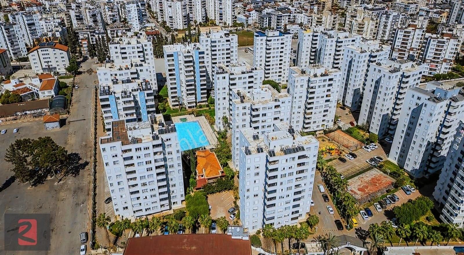 Ekşioğlu Sitesinde 3+1 Havuzlu Doğalgazlı Satılık Daire