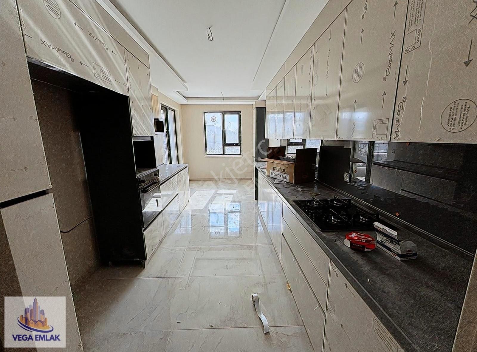 Vega Emlak'tan Full Yapılı Sıfır 170m2 3+1 Lüks Site Dairesi