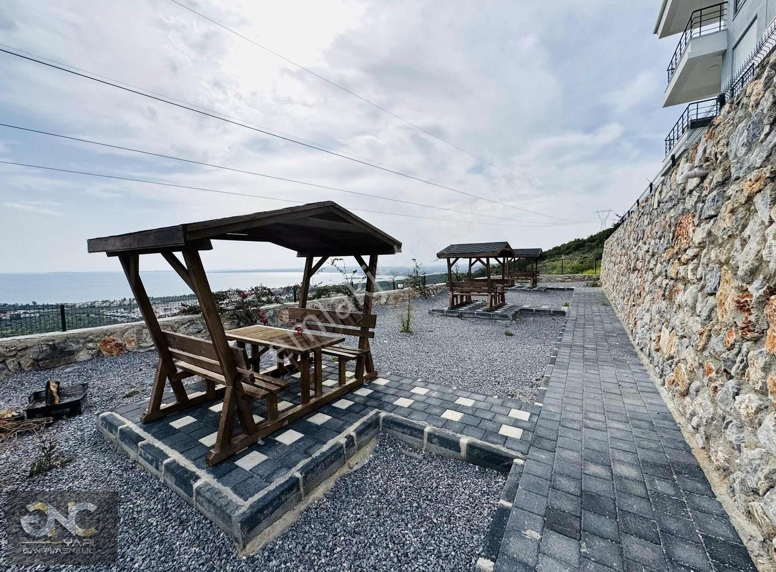Didim Akbük'te Havuzlu Sitede Deniz Manzaralı Bahçe Katı Daire