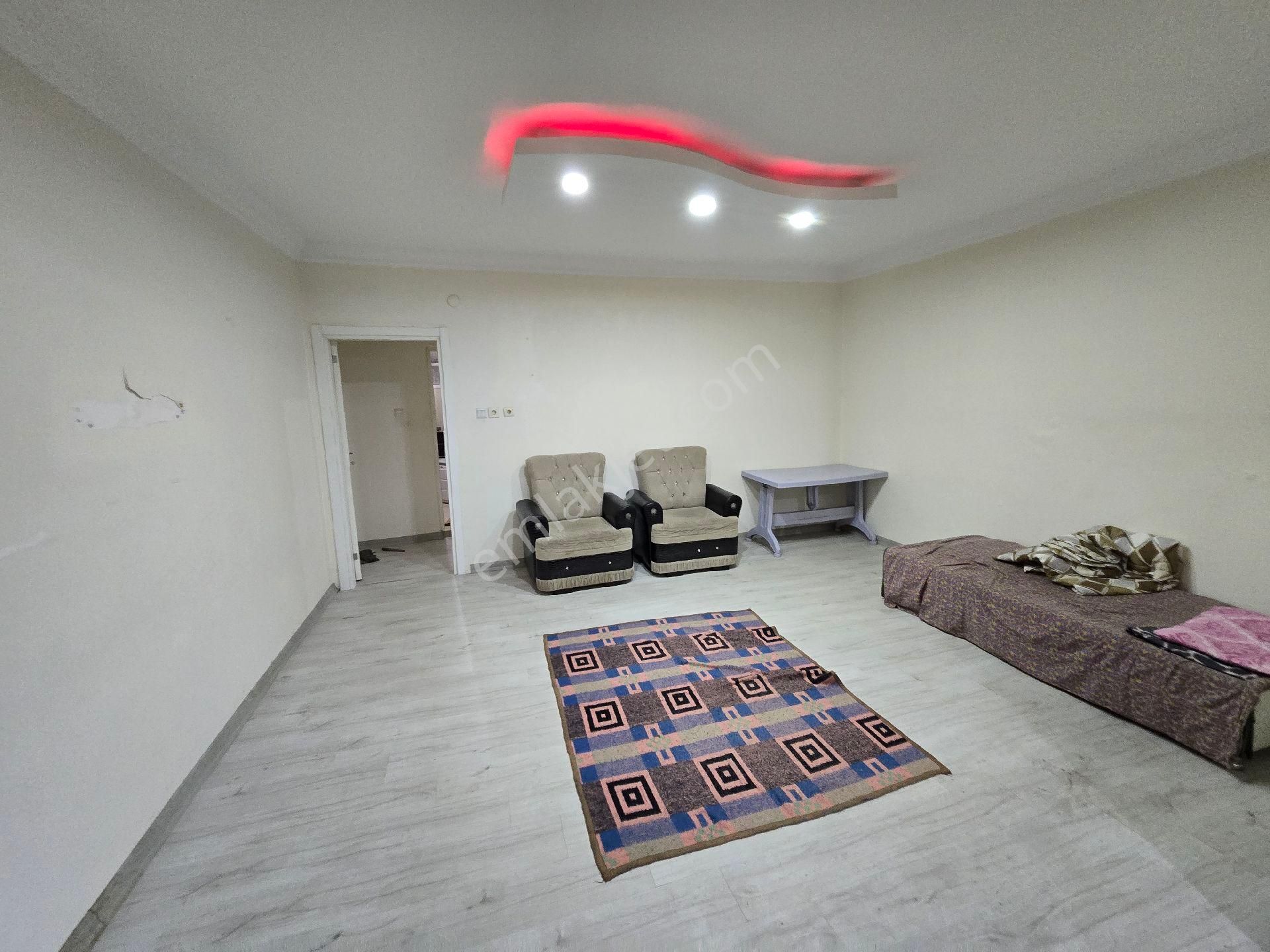 İkitelli Mehmet Akifte Kiralık 1+1 Giriş Kat