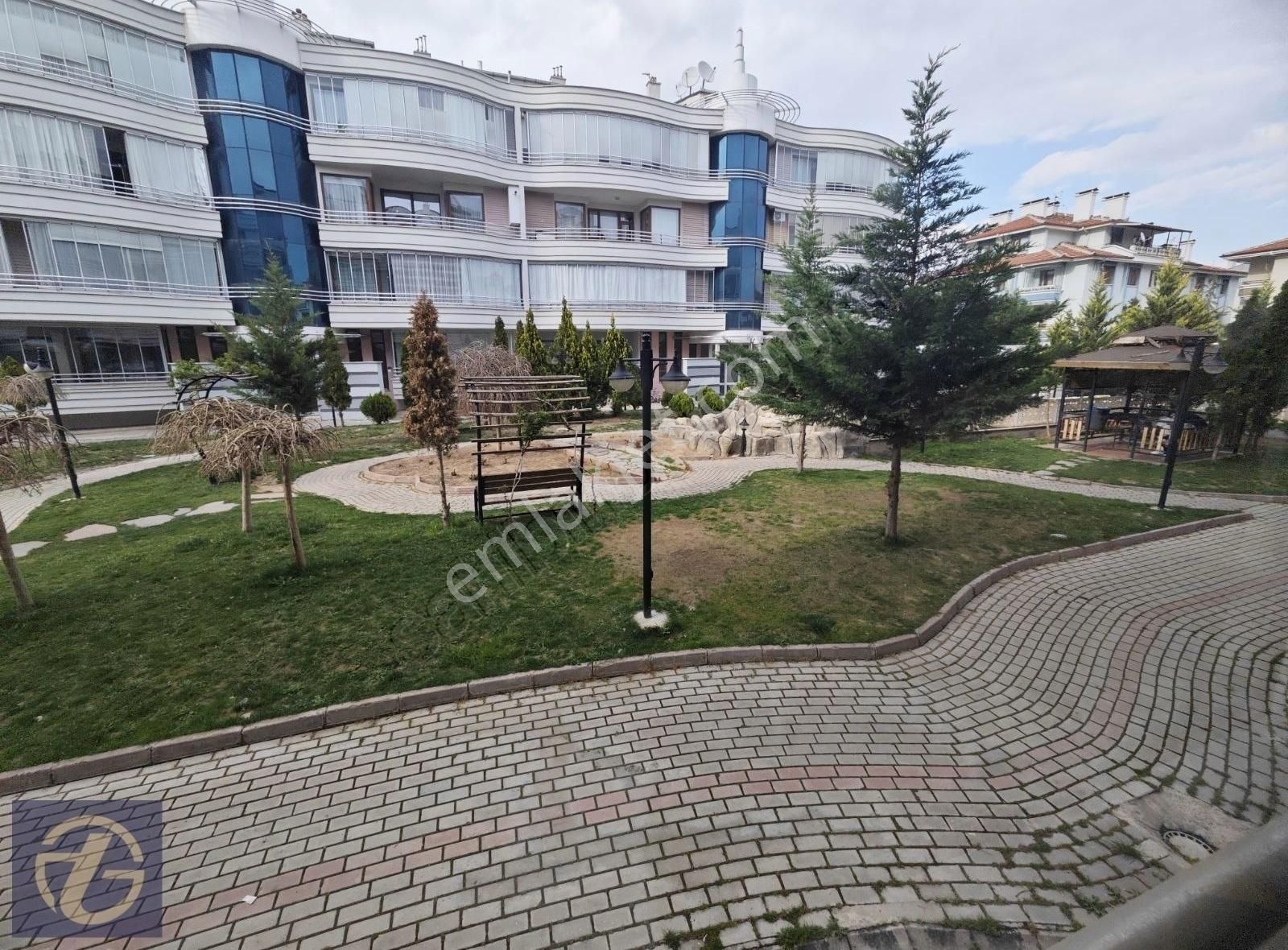 / Meram İtfaiye Civarı Ayyıldız Sitesi Kapalı Otoparklı Daire /
