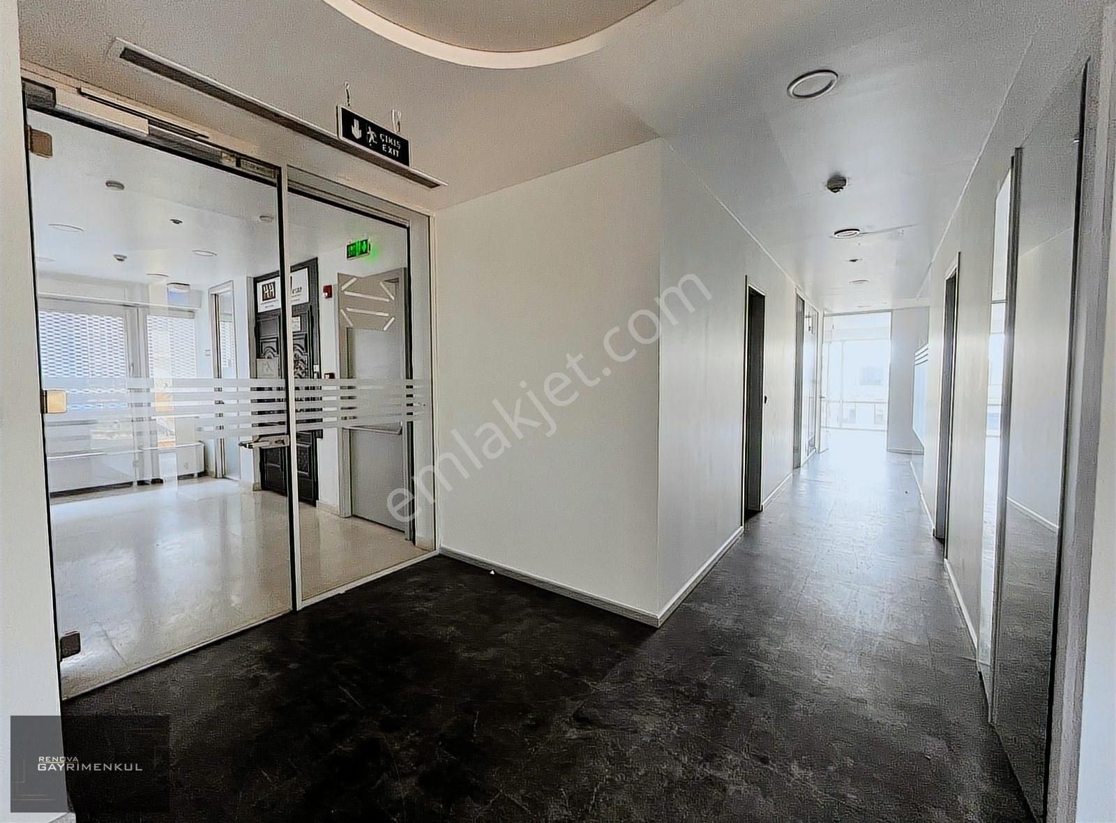 Zübeyde Hanım Caddesinde Terra Plaza 335m2 Ofis Katı