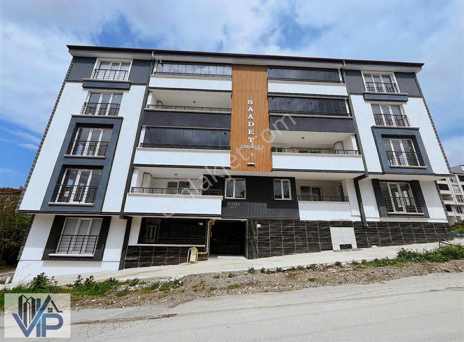 Bafra Vıp Gayrımenkulden İshaklı Mah'de 3+1 Satılık Daire!!!