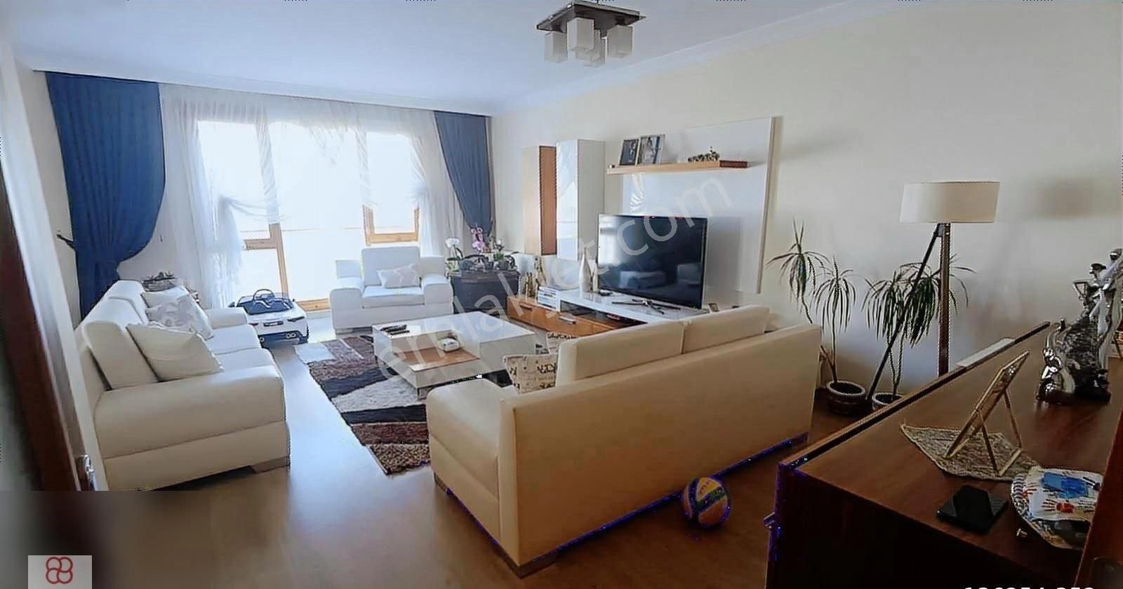 Açın Caddesinde Merkezi Yerde Köşe Bina 3+1 Yapılı Daire