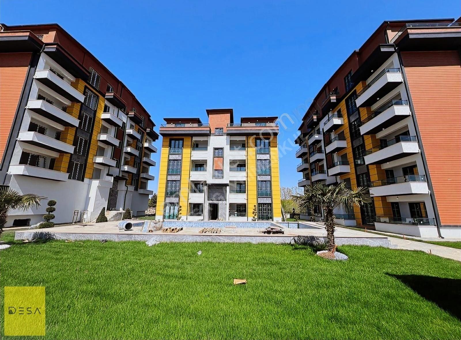 Kartepe F.s.m Mh. Havuzlu Site İçinde 3+1 Satılık Çatı Dubleks