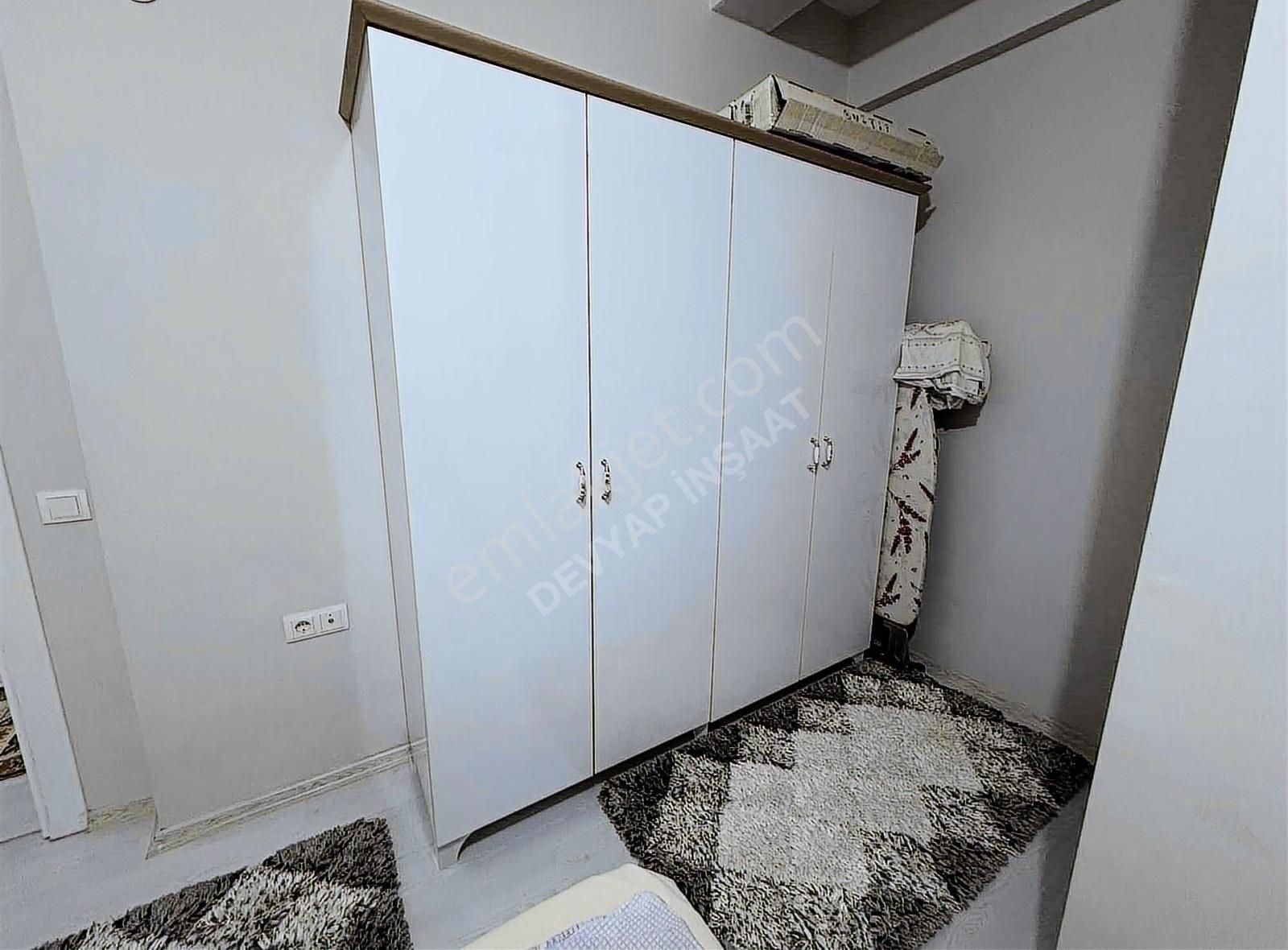 Tramvayın Altında Sahile Yürüme Eşyalı 1+1 Kiralık